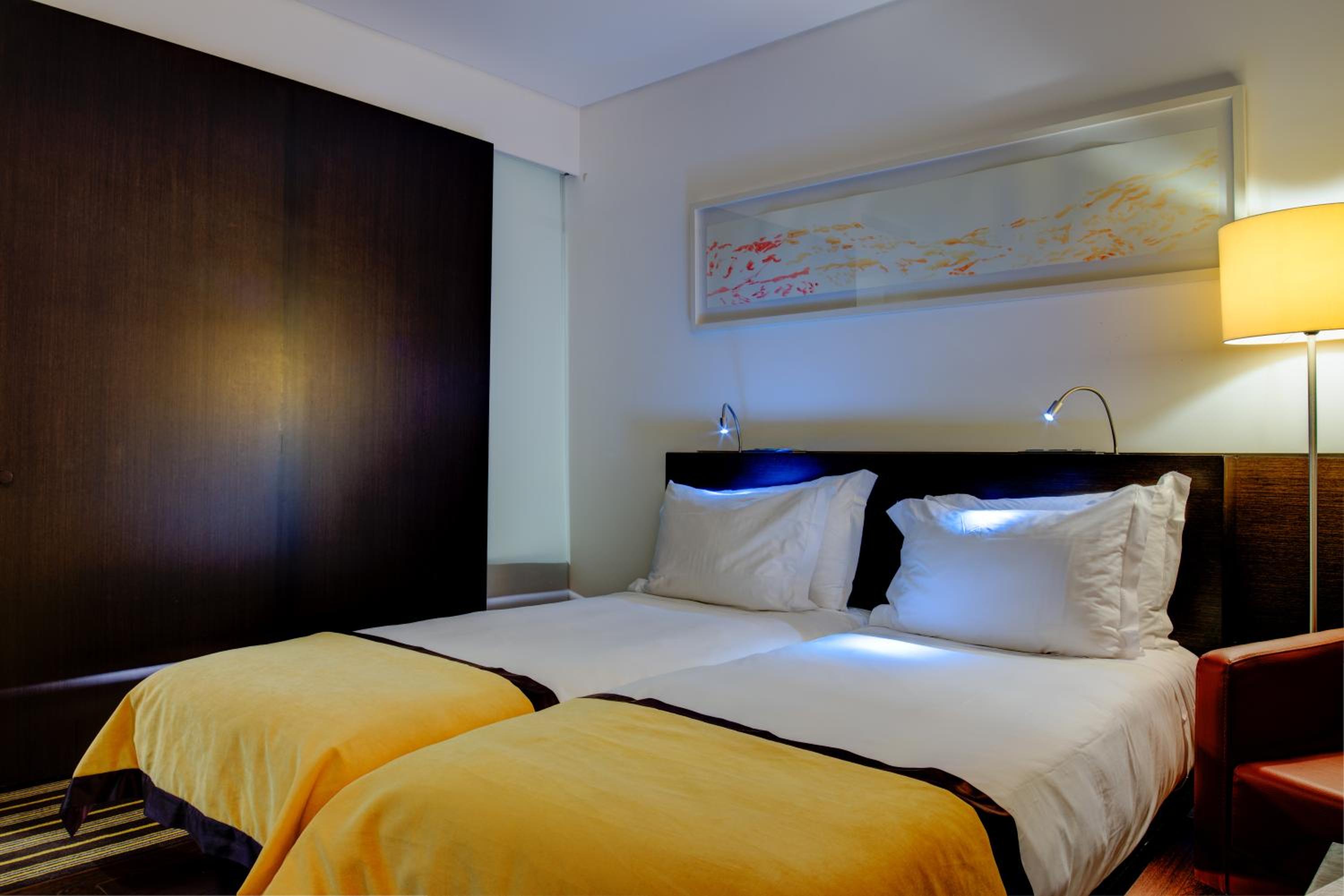 Standard Twin Room - Photo 1