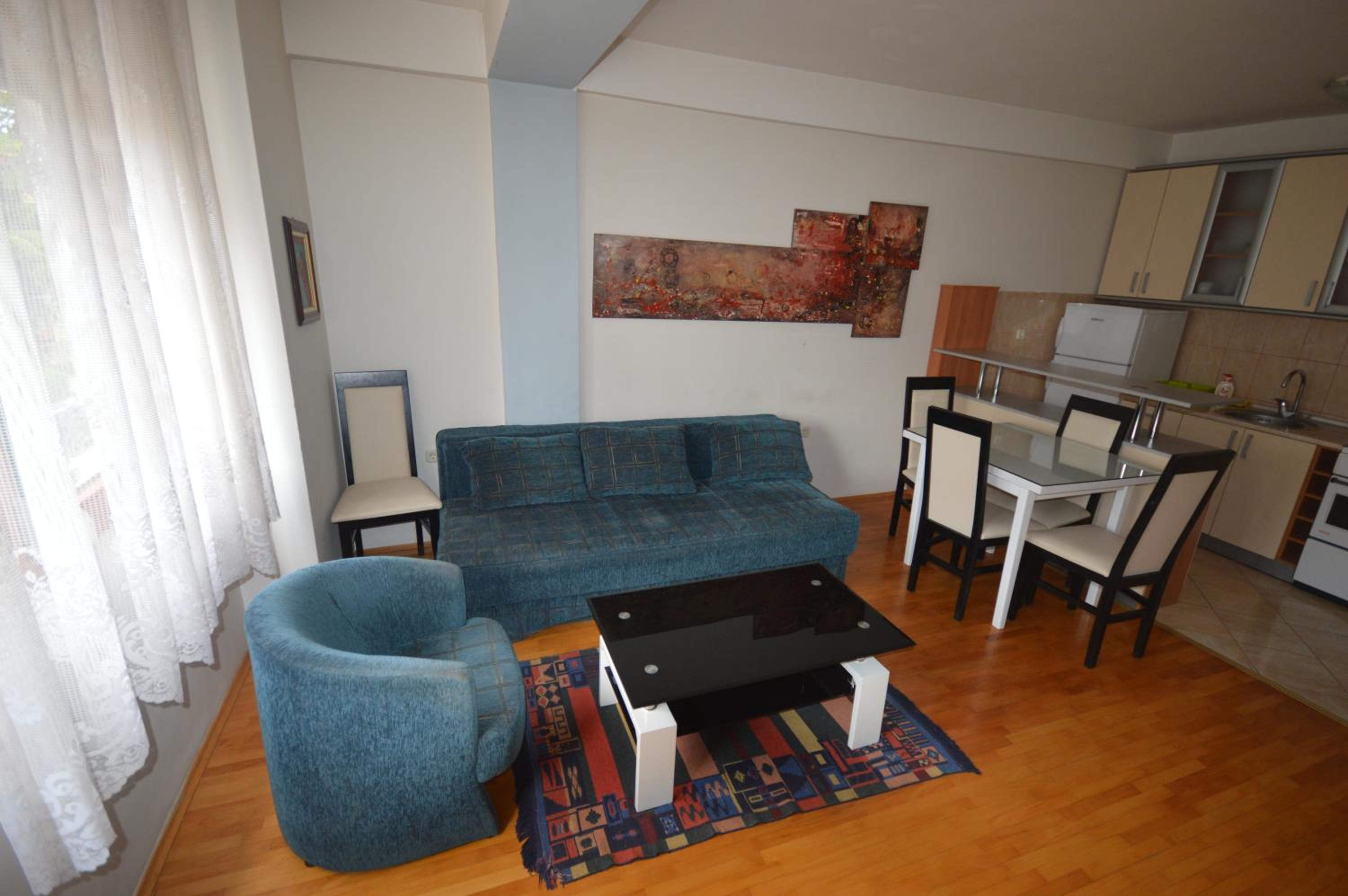 One-Bedroom Apartment photo 1