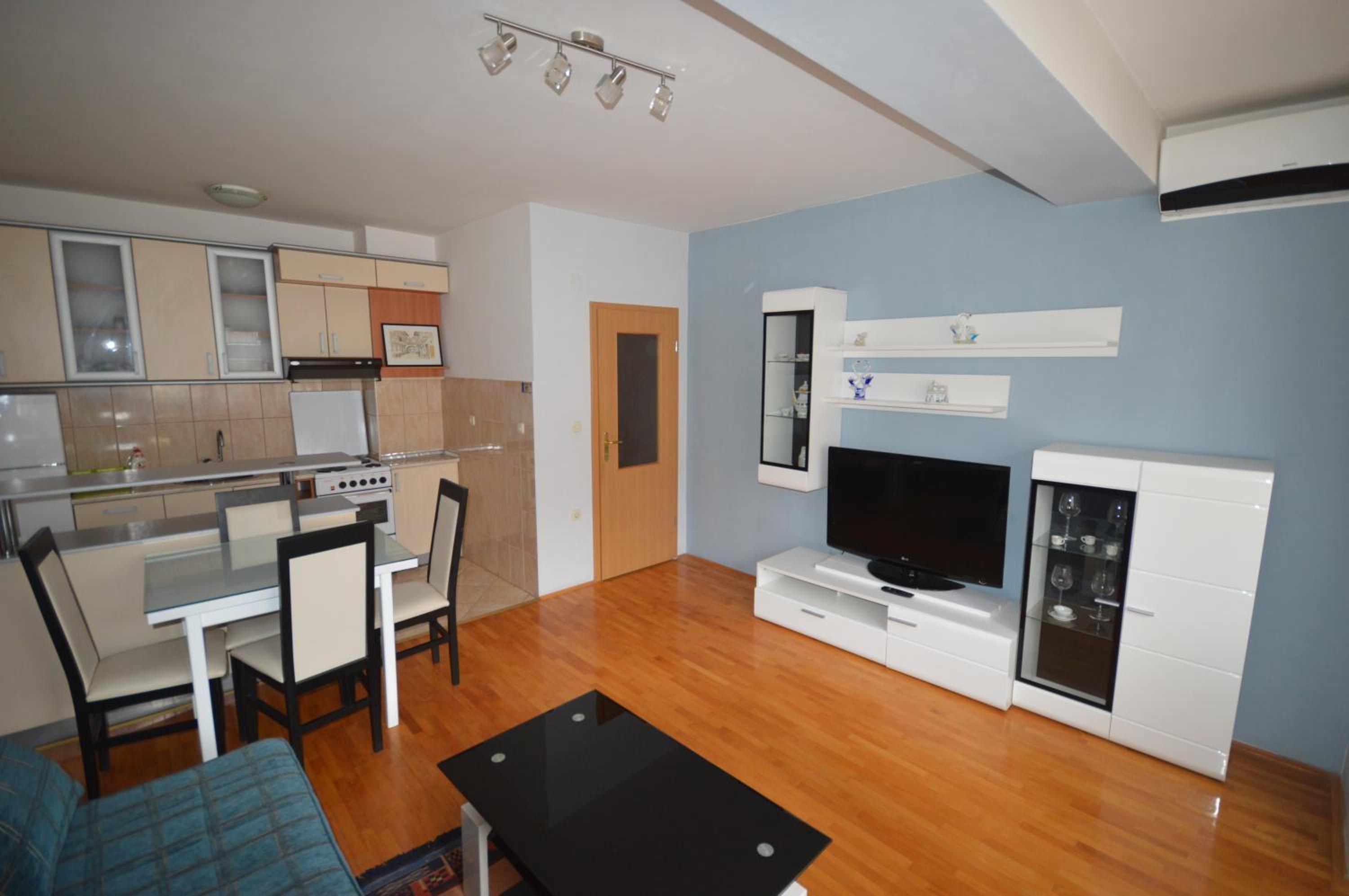 One-Bedroom Apartment photo 2