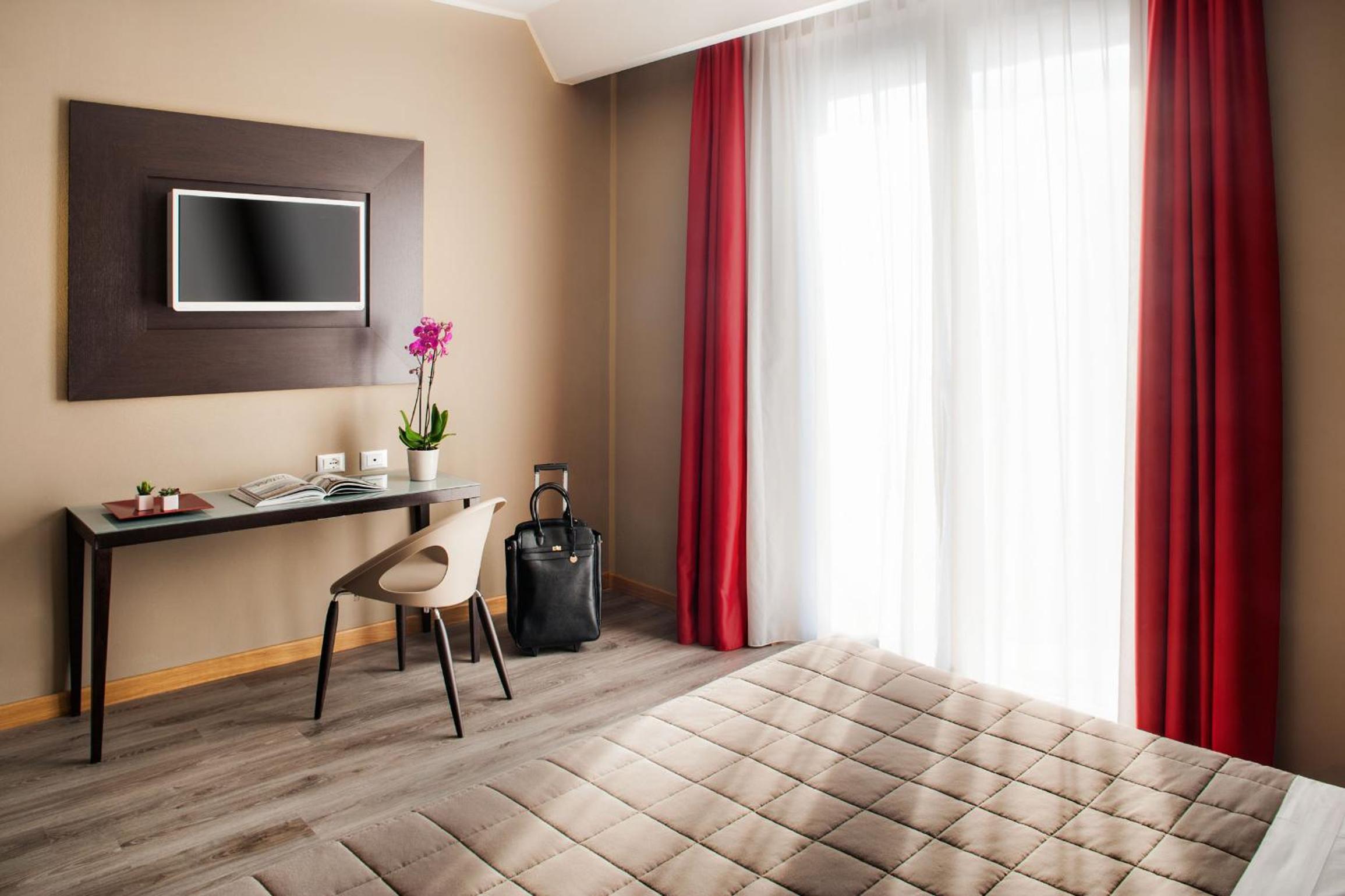 Double Room with Balcony - Photo 2