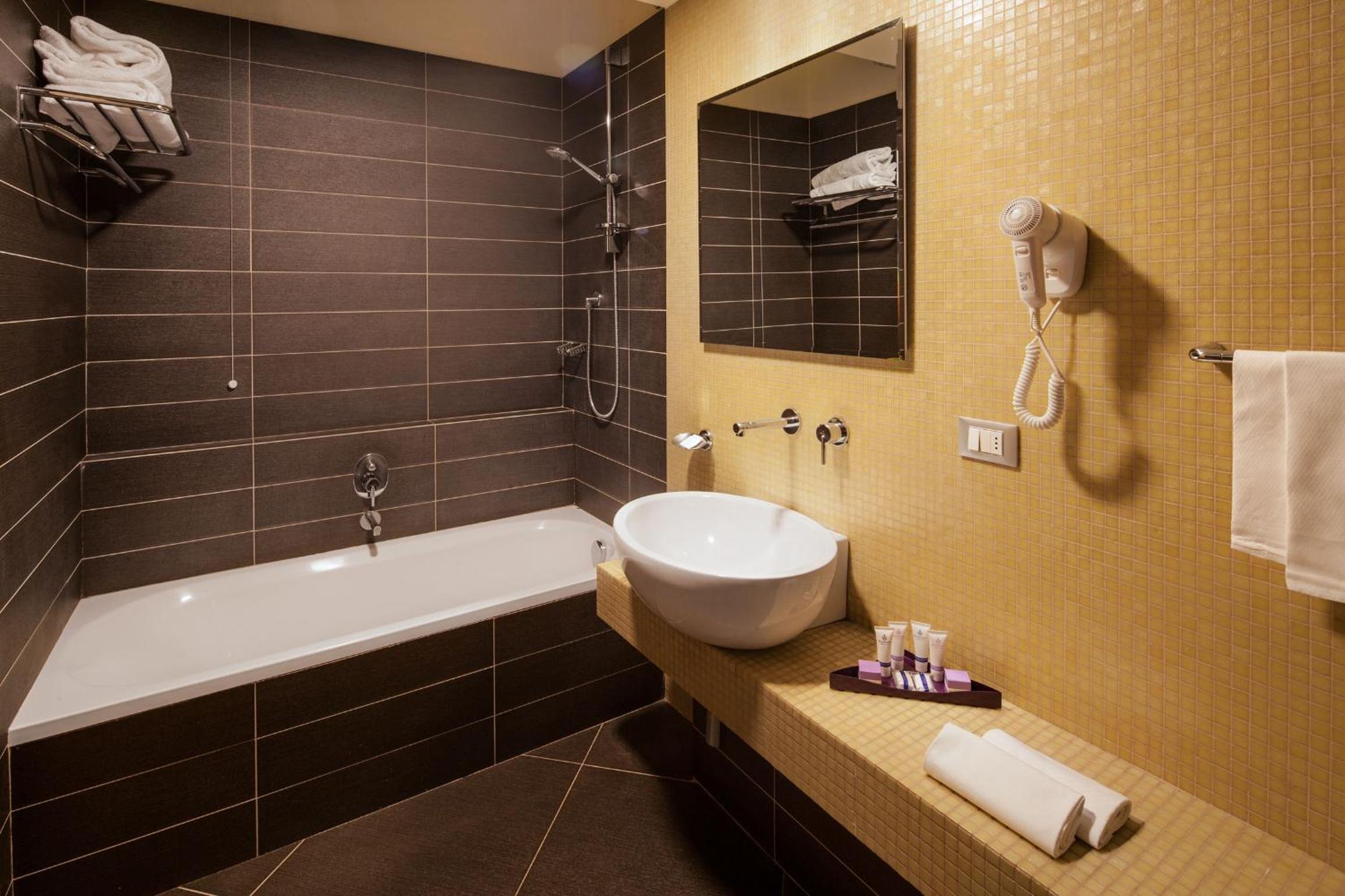 Twin Room - Photo 5