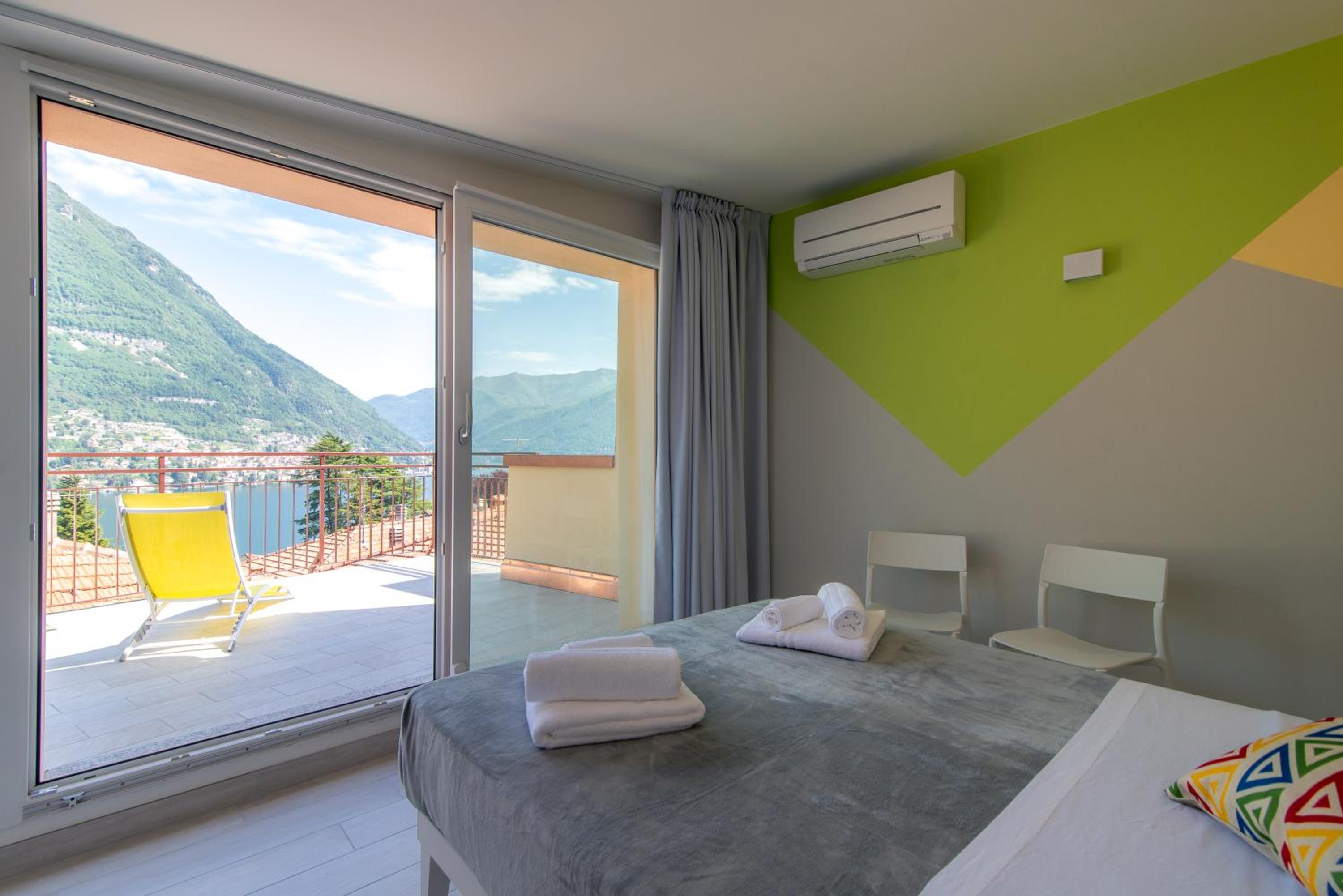 Apartment with Lake View