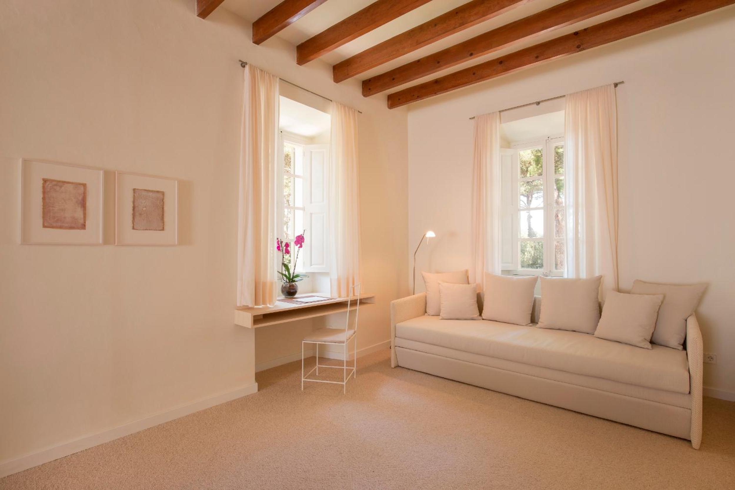 Luxury Suite - Photo 1