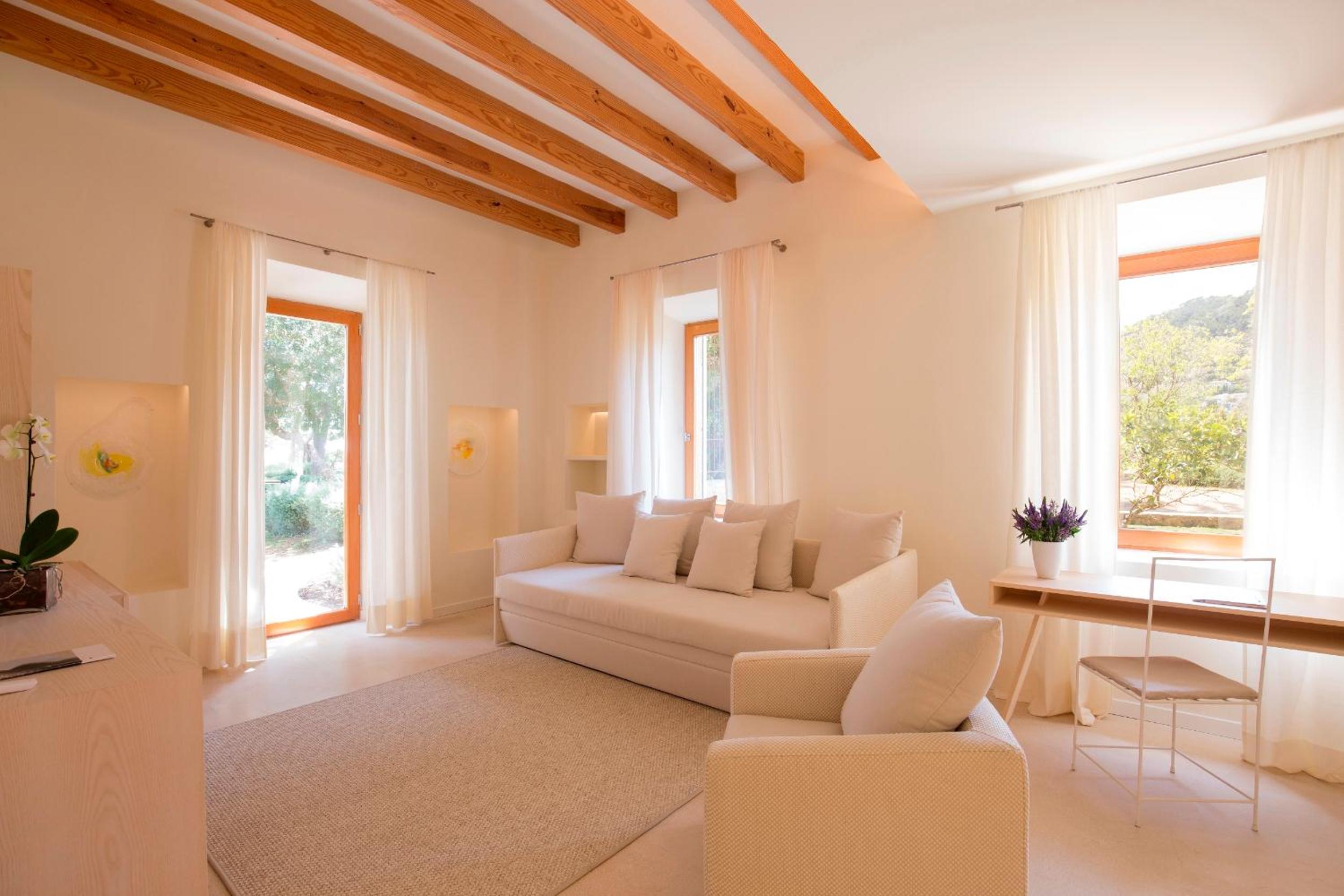 Luxury Suite - Photo 5