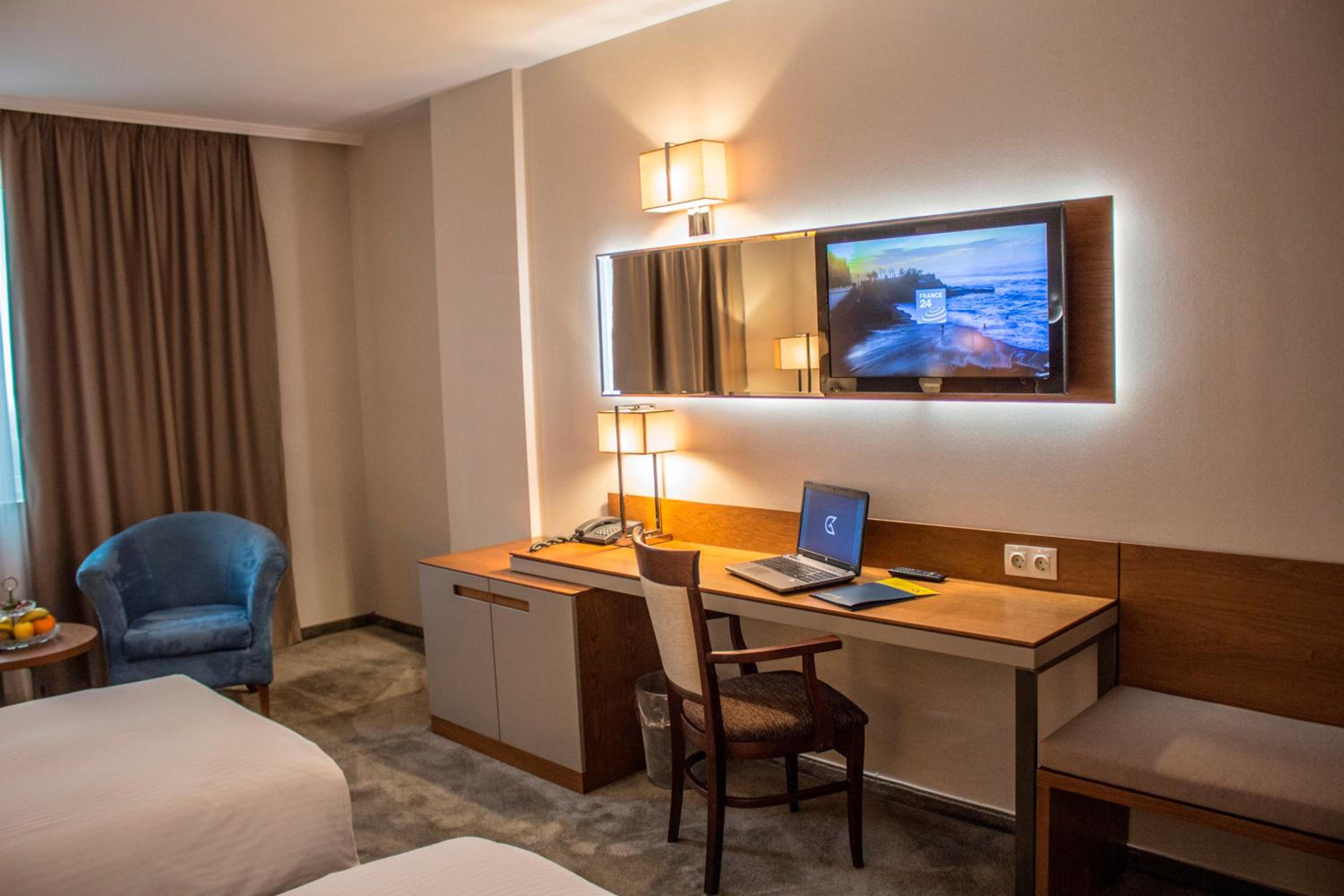 Standard Room - 2 Single Beds 25Sqm Free Wifi Shower