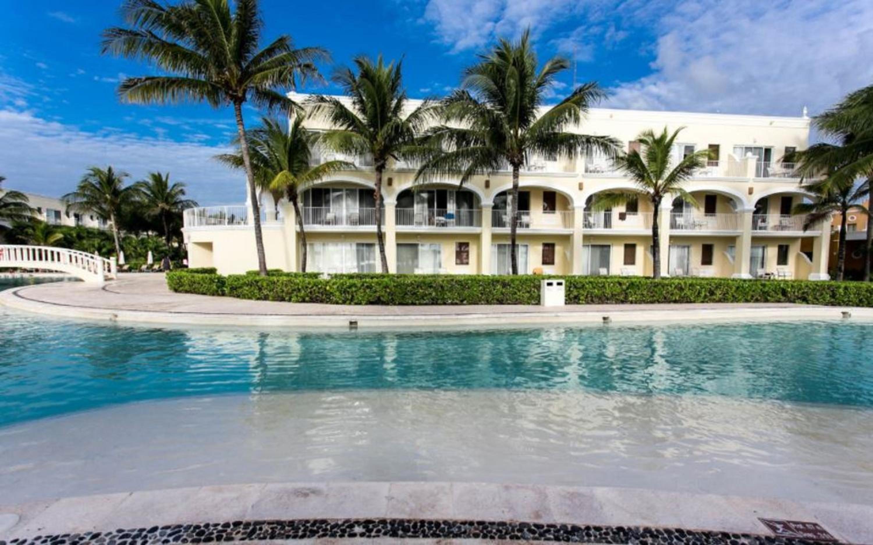 Preferred Club Junior Suite Ocean Front Double thumbnail 6