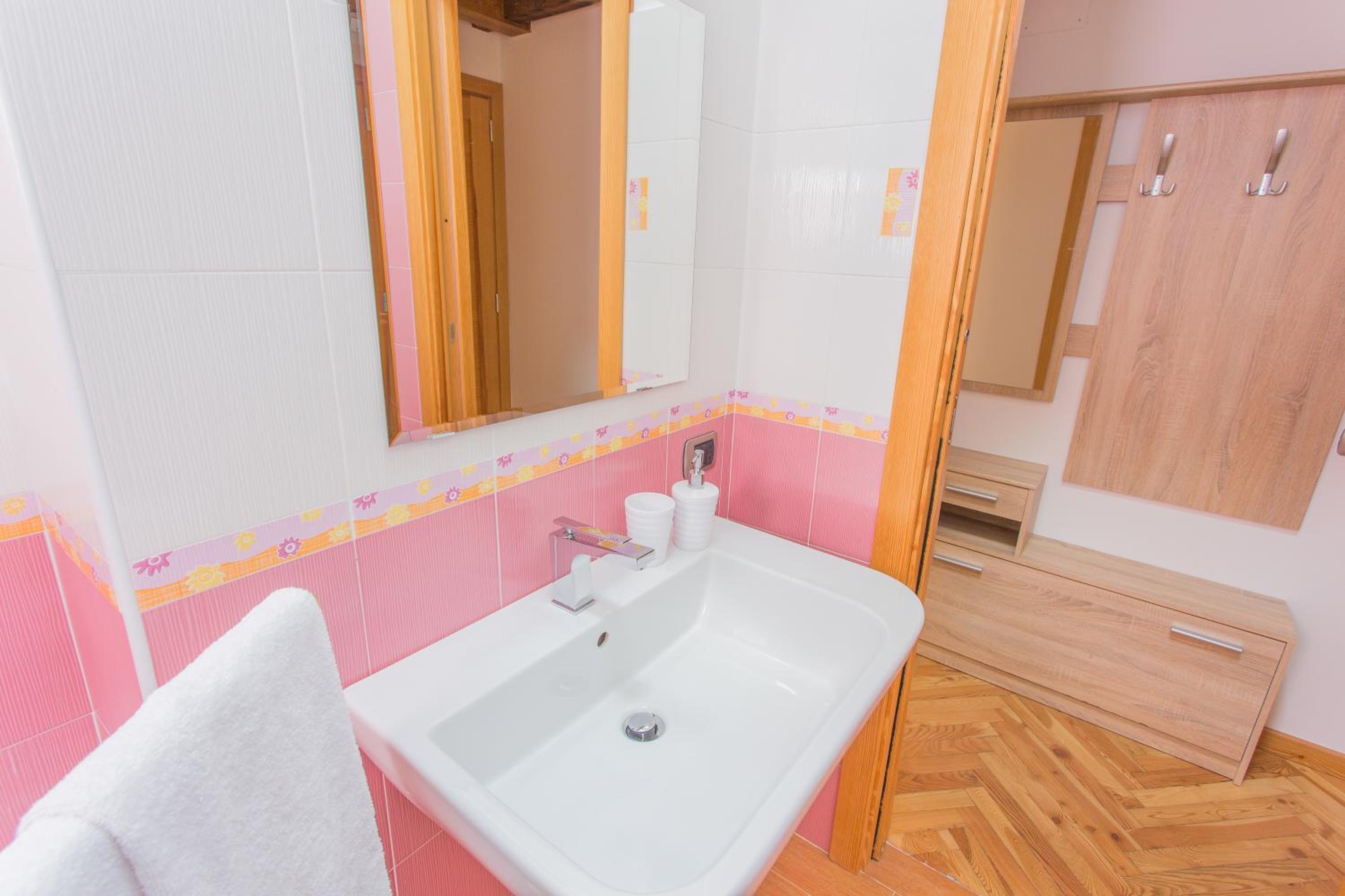 Quadruple Room - Photo 7