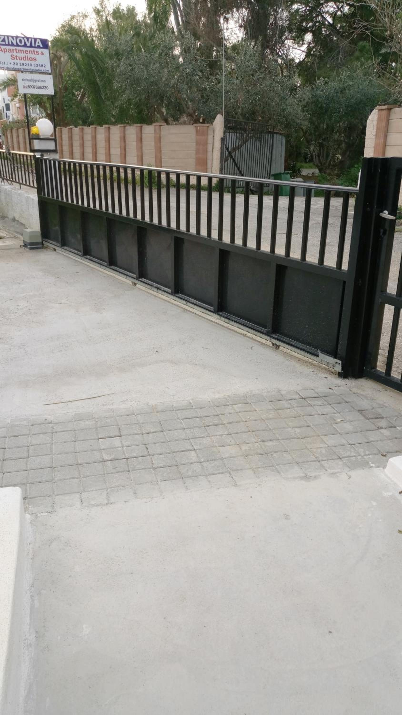 One-Bedroom Apartment with Balcony photo 3