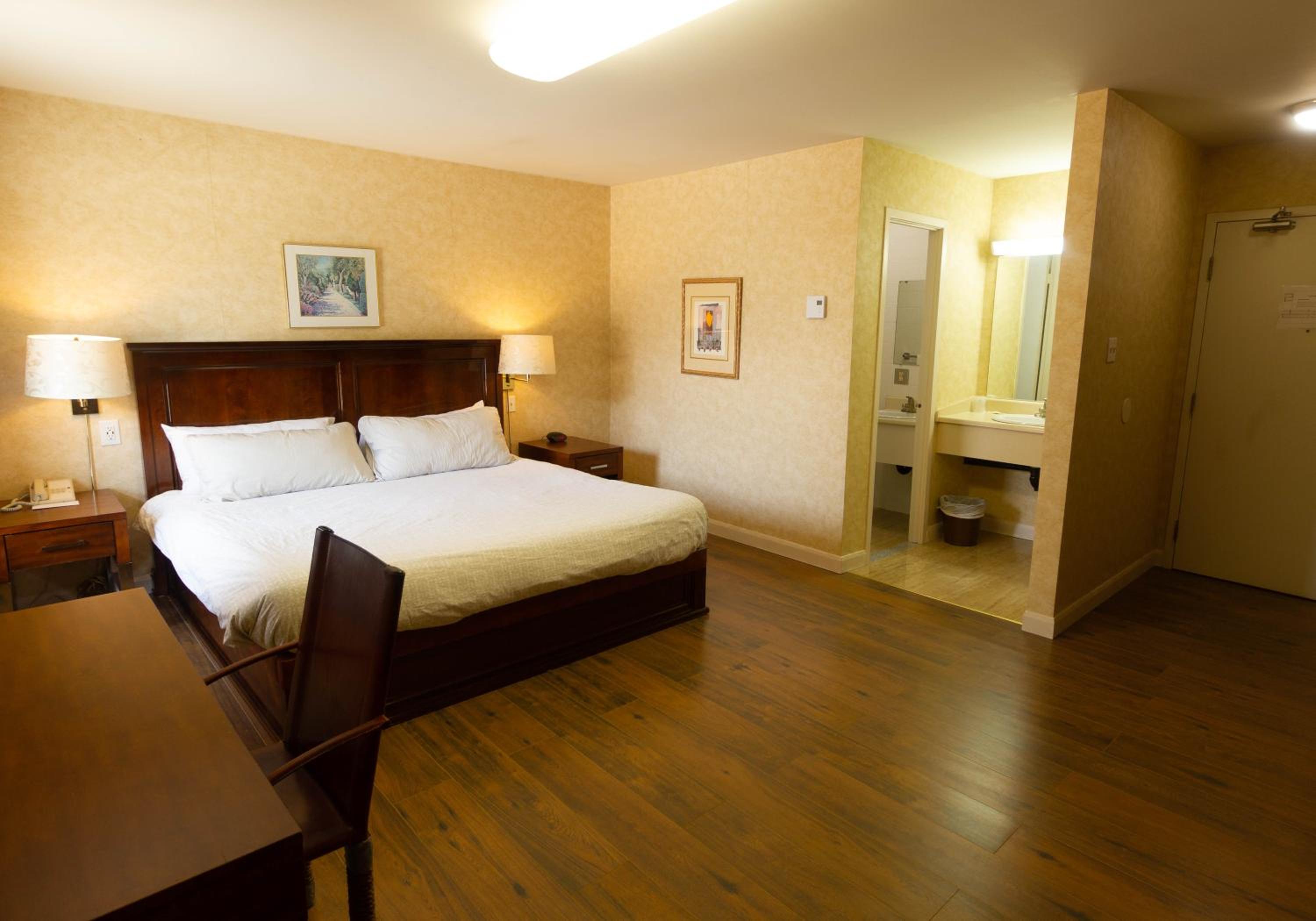 Standard King Room - Photo 1