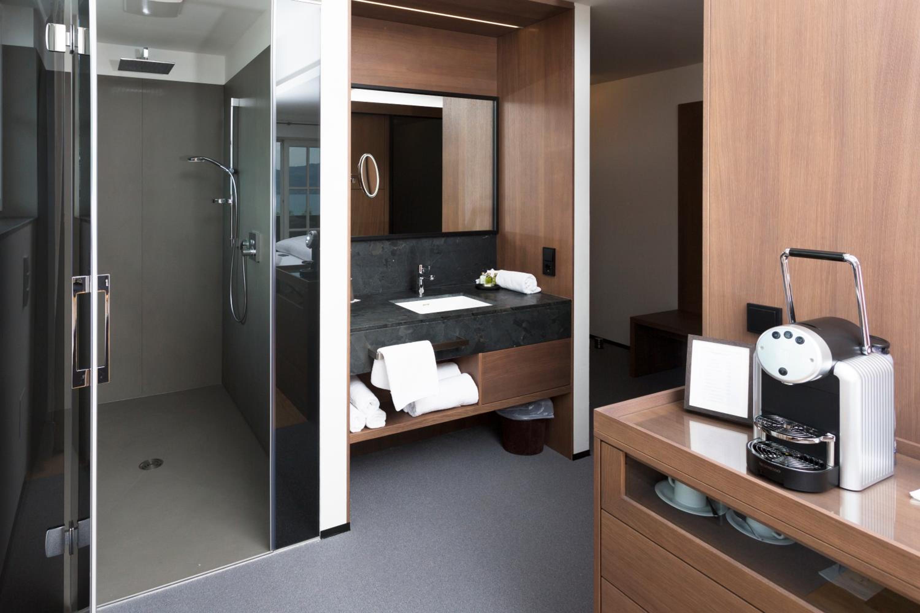 Superior Double Room with Lake View photo 2