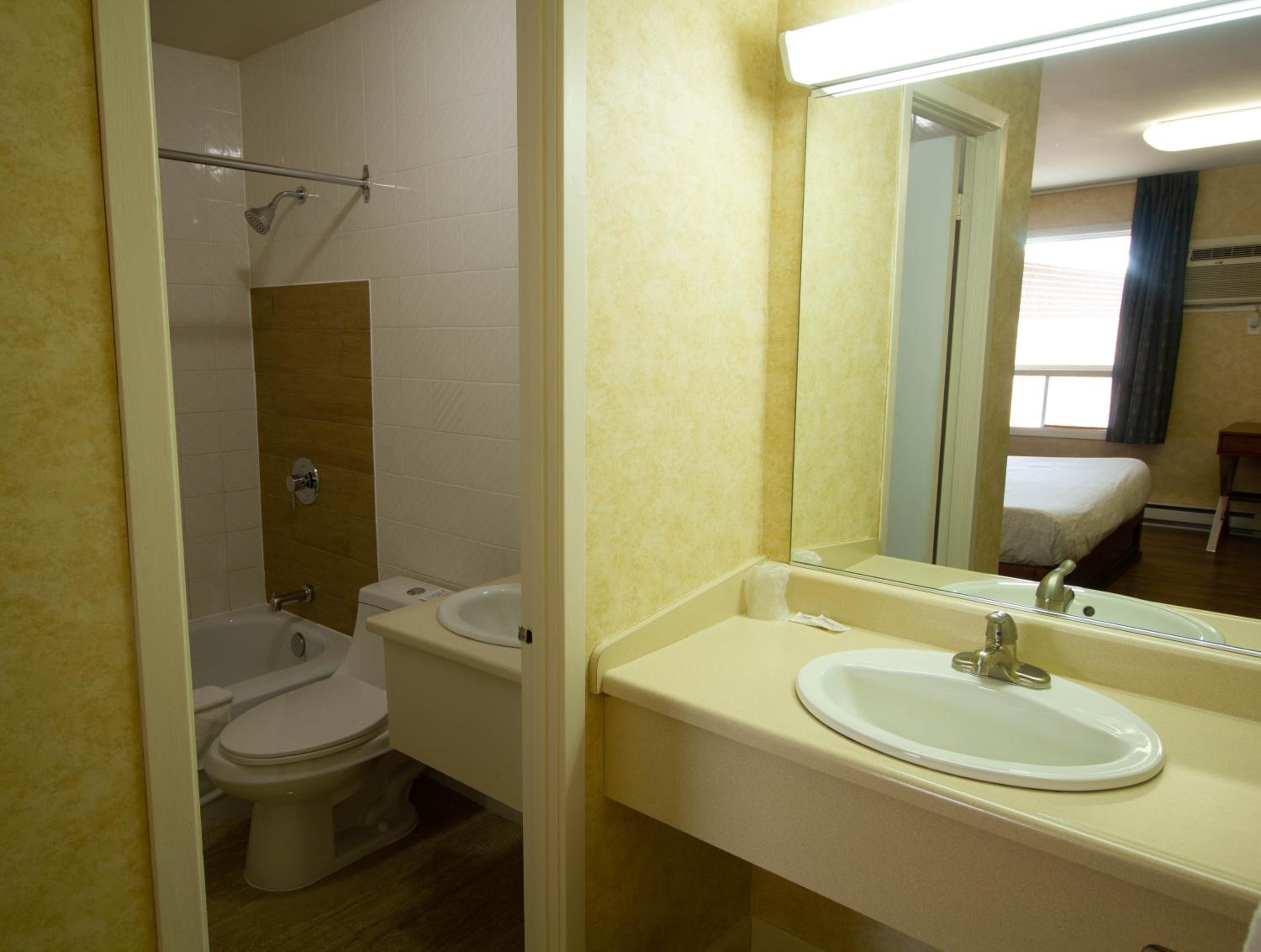 Standard King Room - Photo 4
