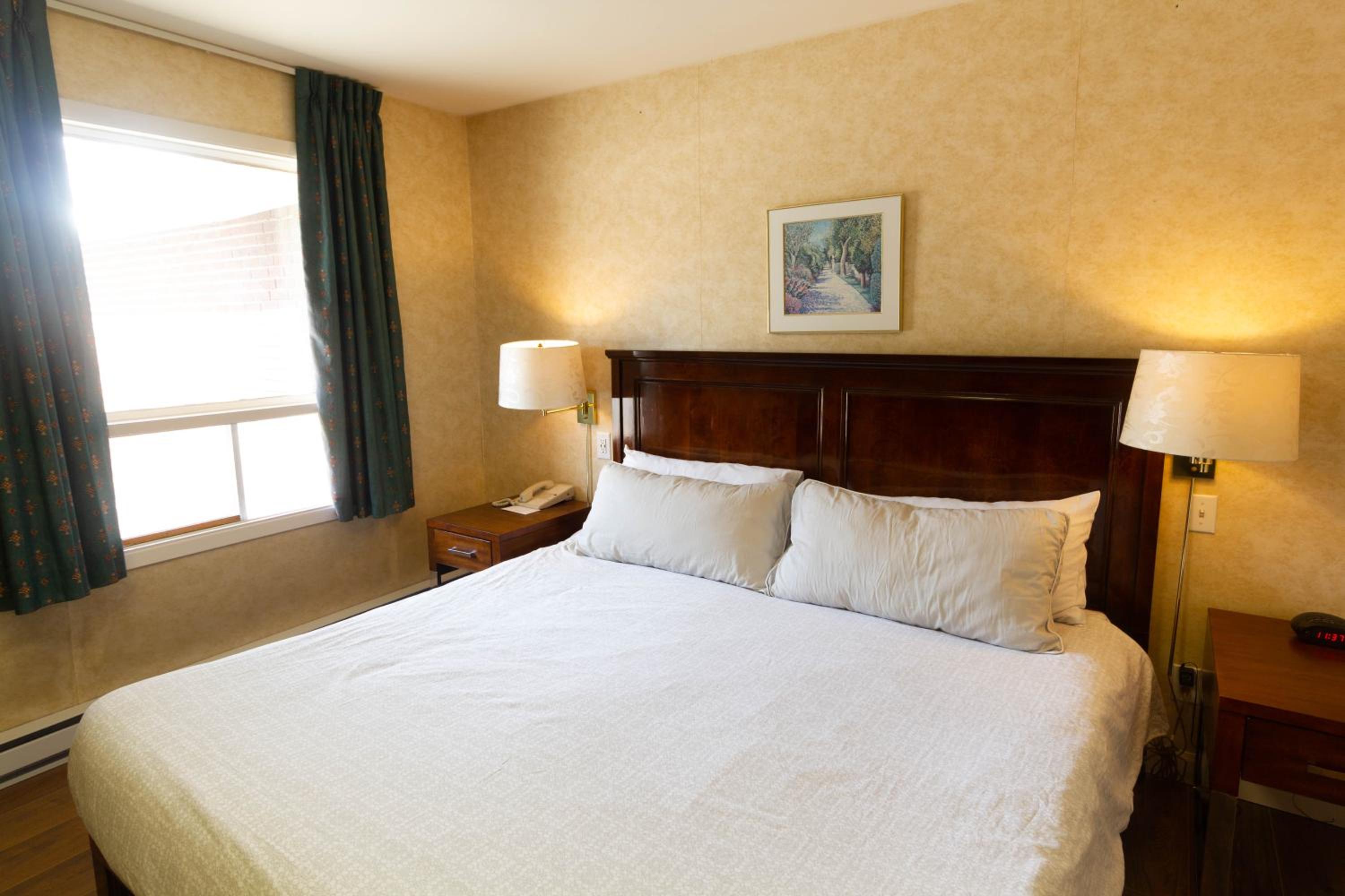 Standard King Room - Photo 3