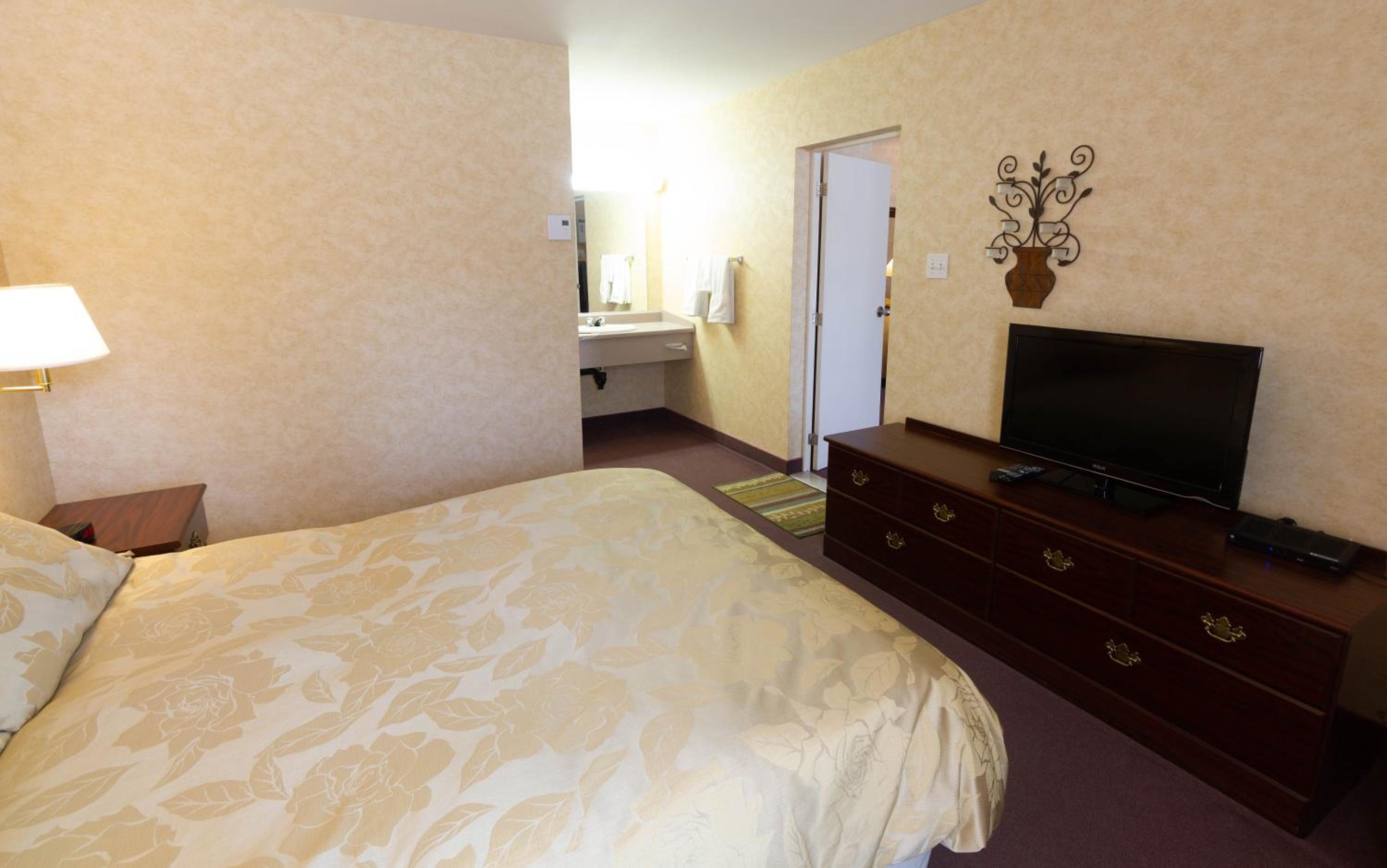 Two-Bedroom Suite with Sofa Bed - Photo 3