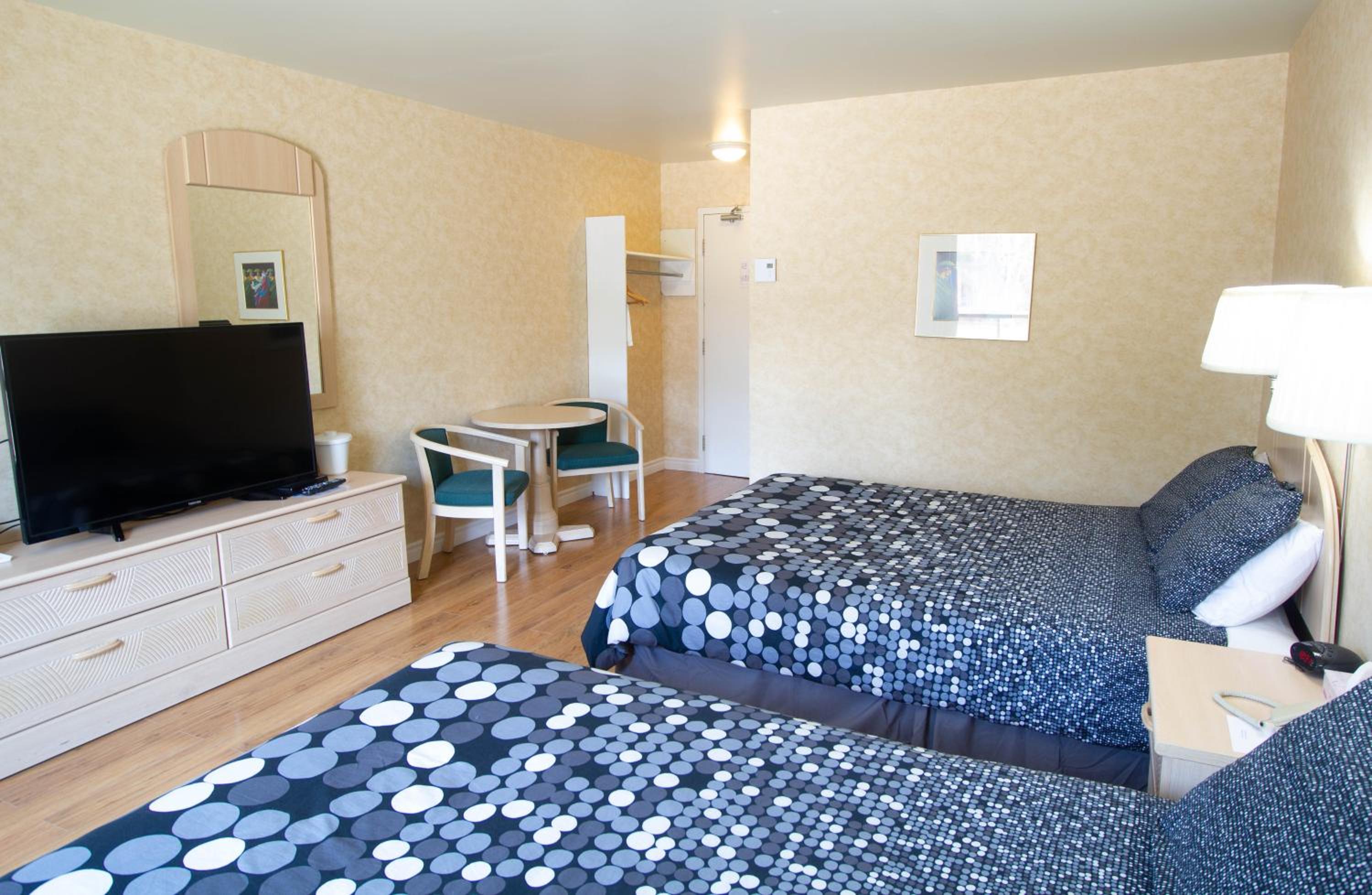Double Room with Two Double Beds - Photo 1