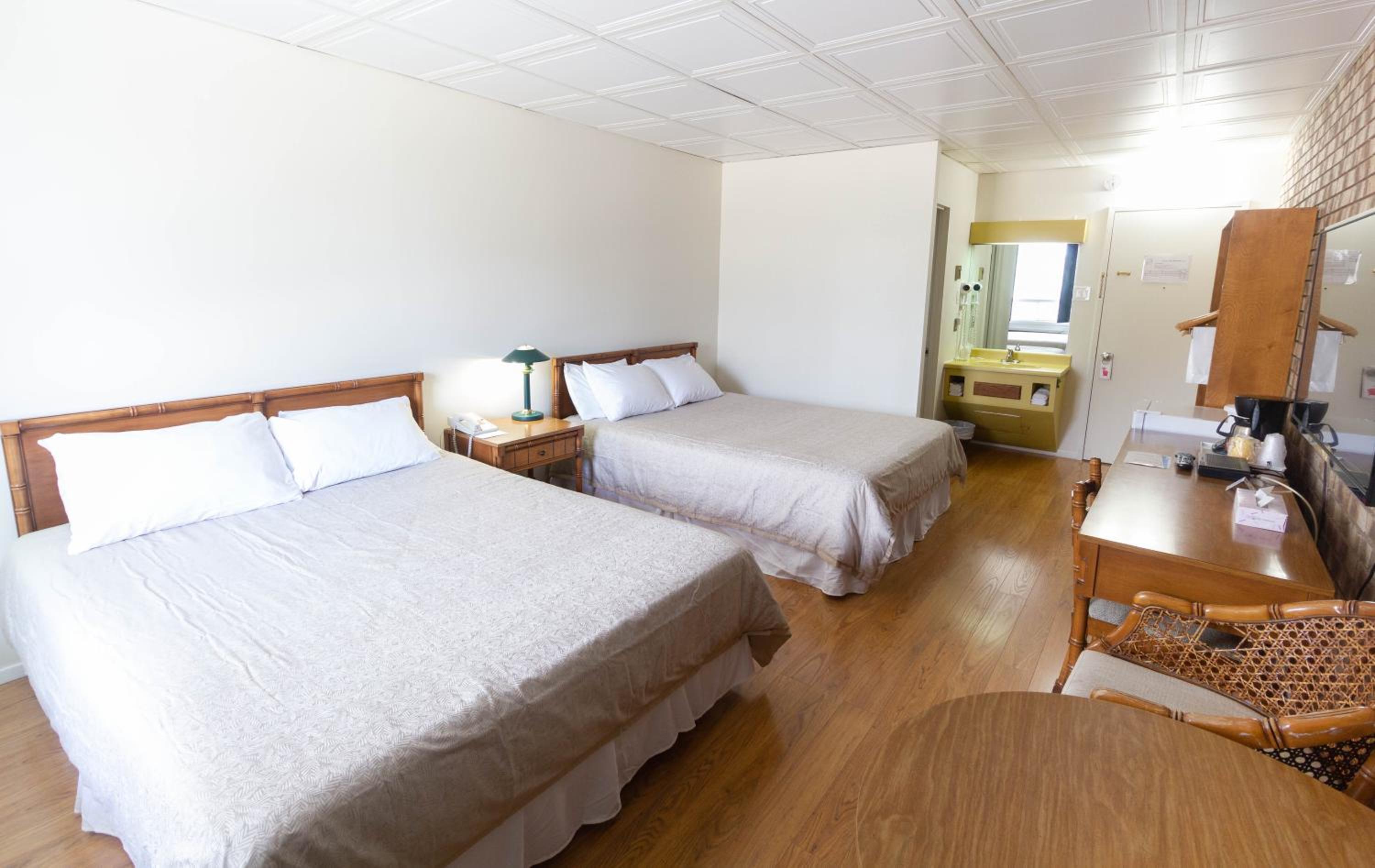 Double Room with Two Double Beds - Photo 3