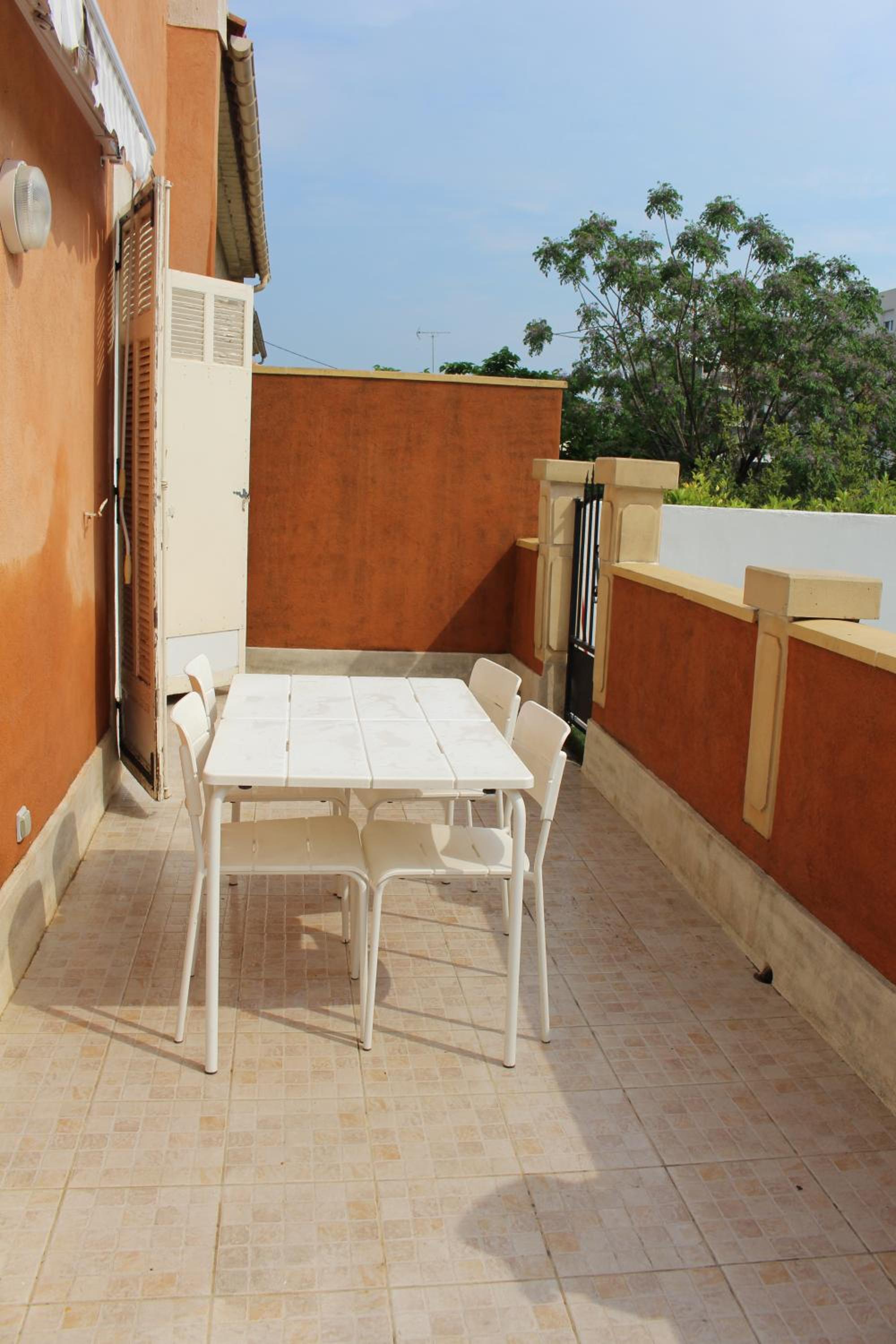 Apartment with Balcony photo 3