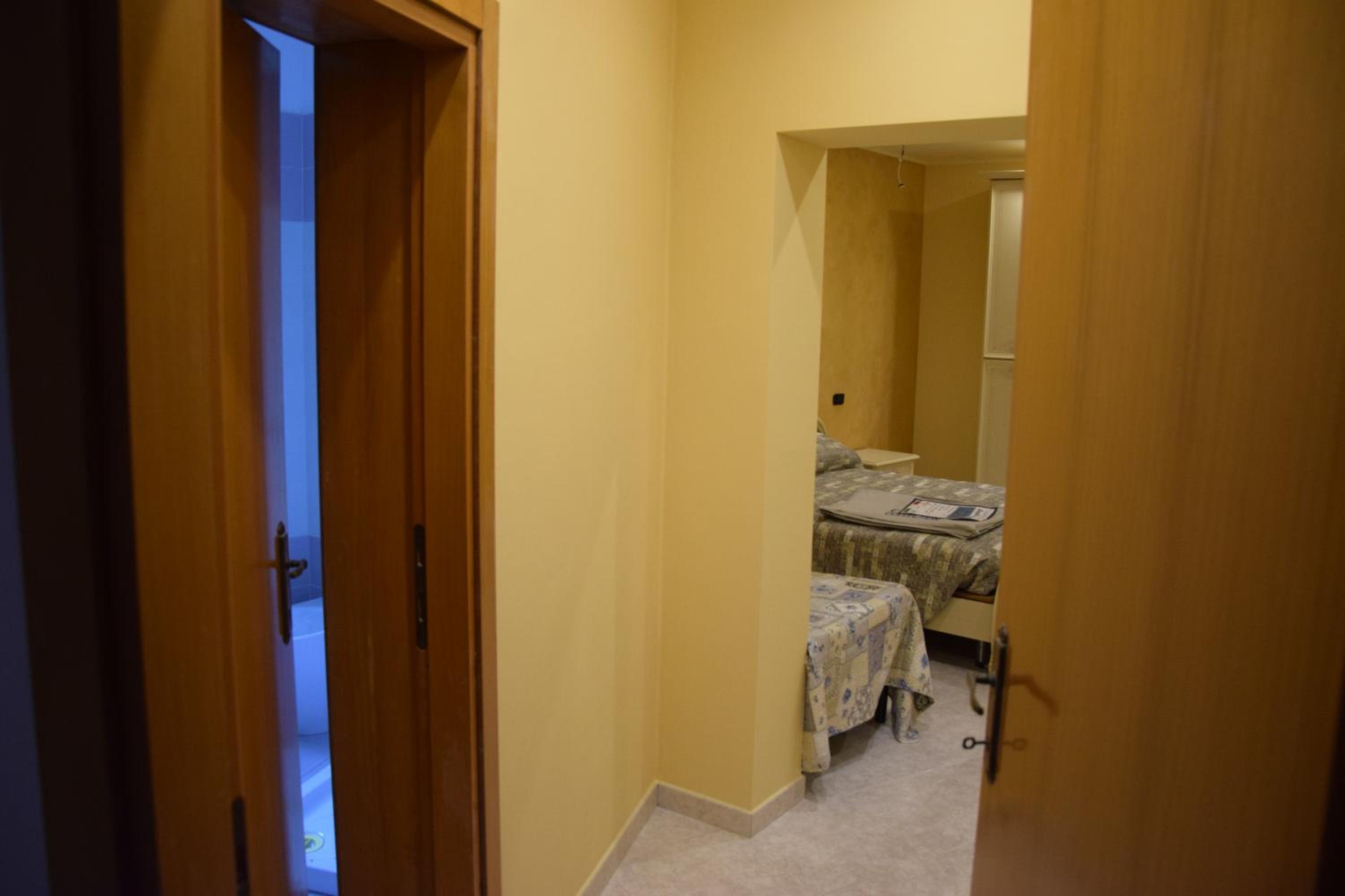 Triple Room with Private Bathroom - Photo 8