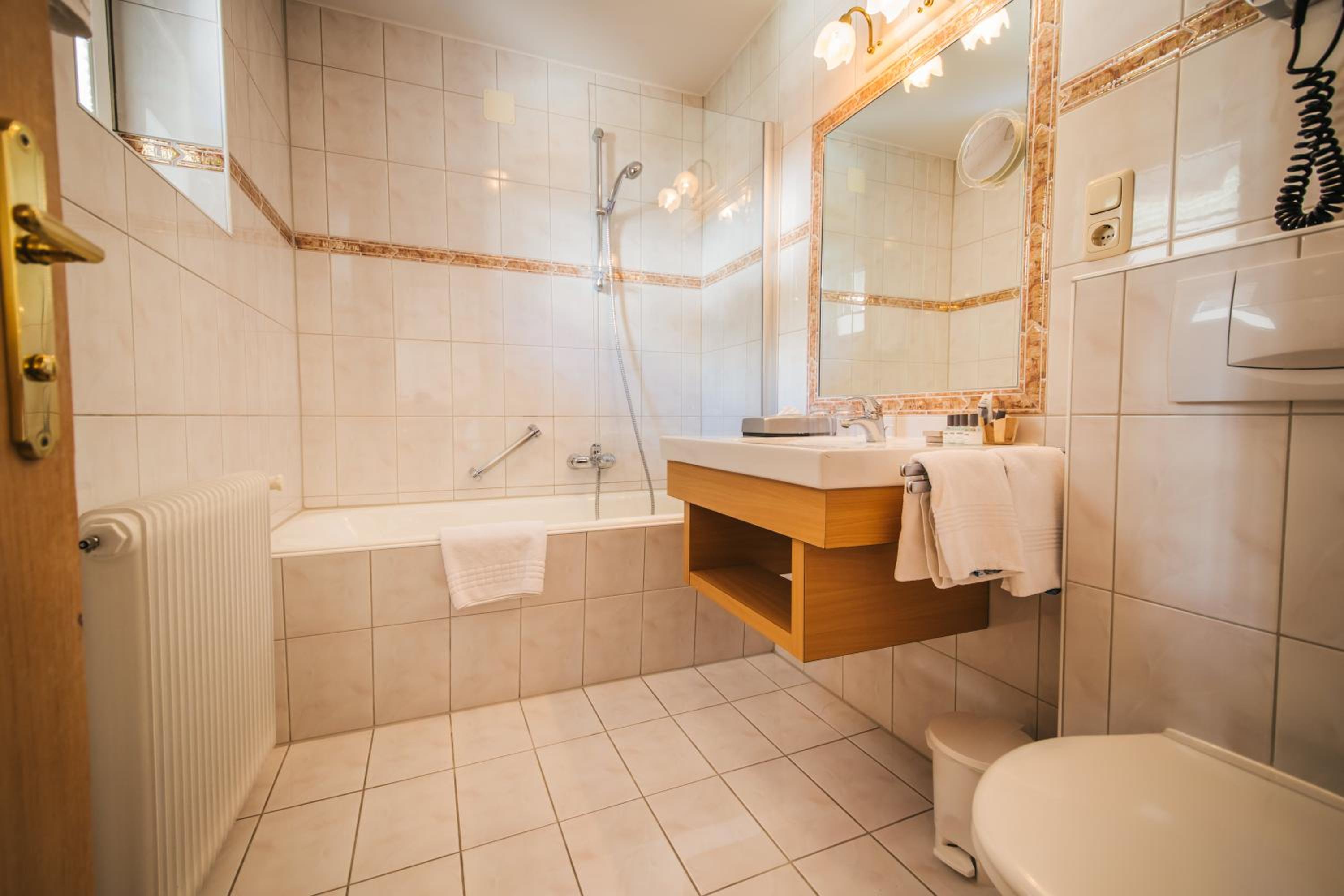 Small Double or Twin Room photo 3