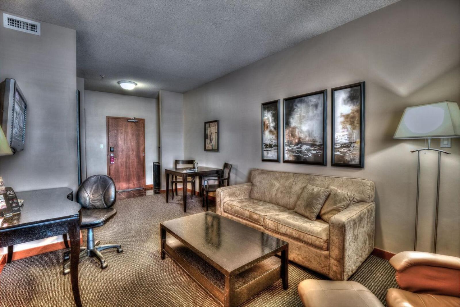 Executive Suite - Photo 2