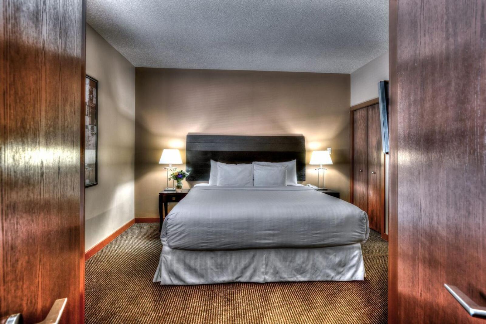 Executive Suite - Photo 3