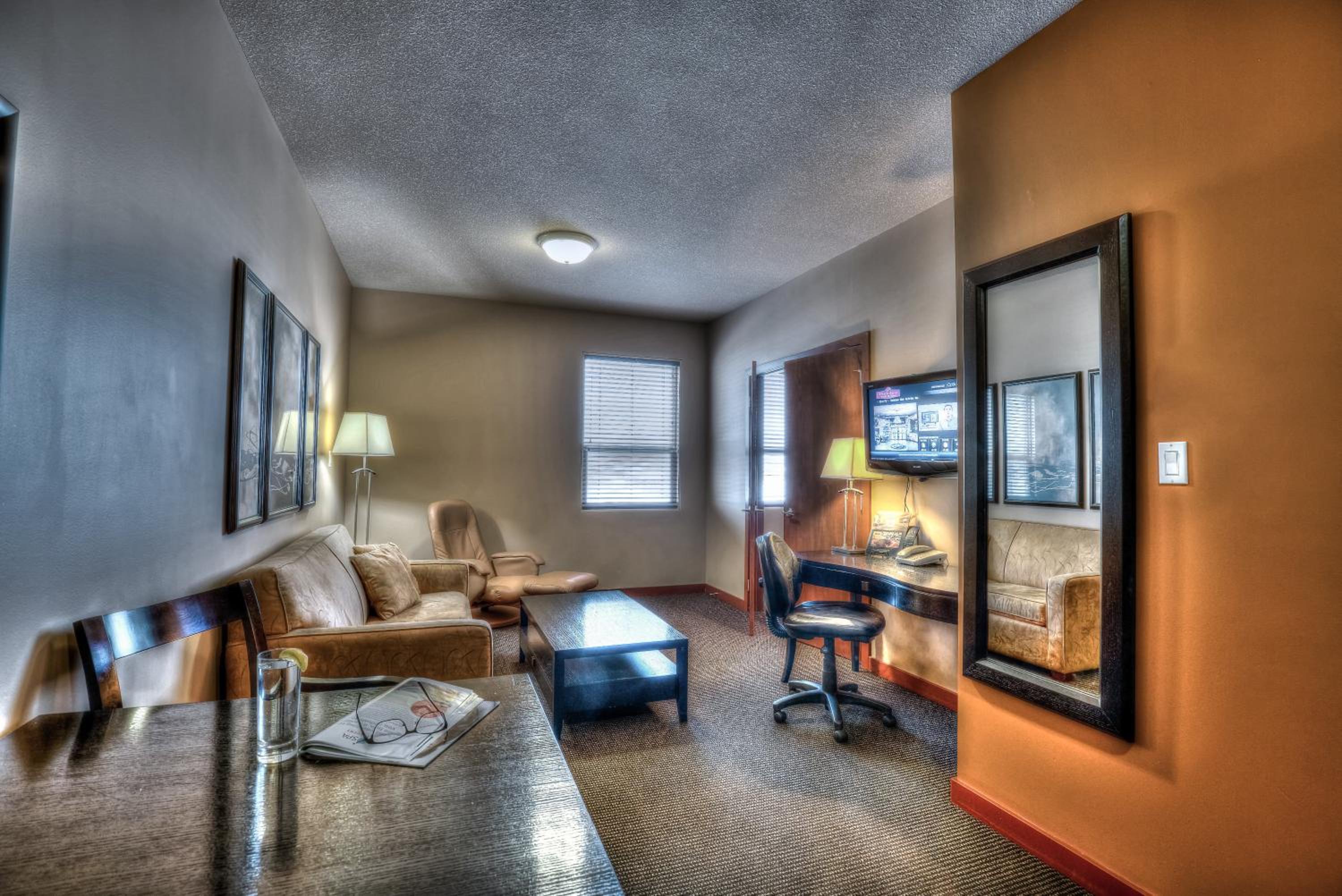 Executive Suite - Photo 1