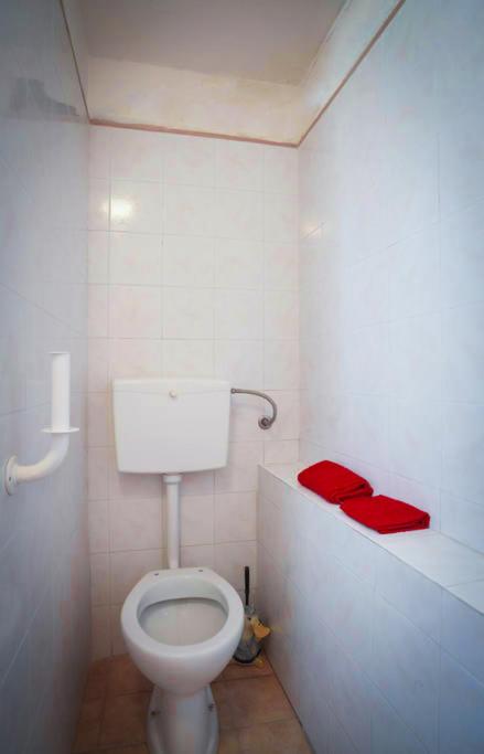 One-Bedroom House - Photo 8