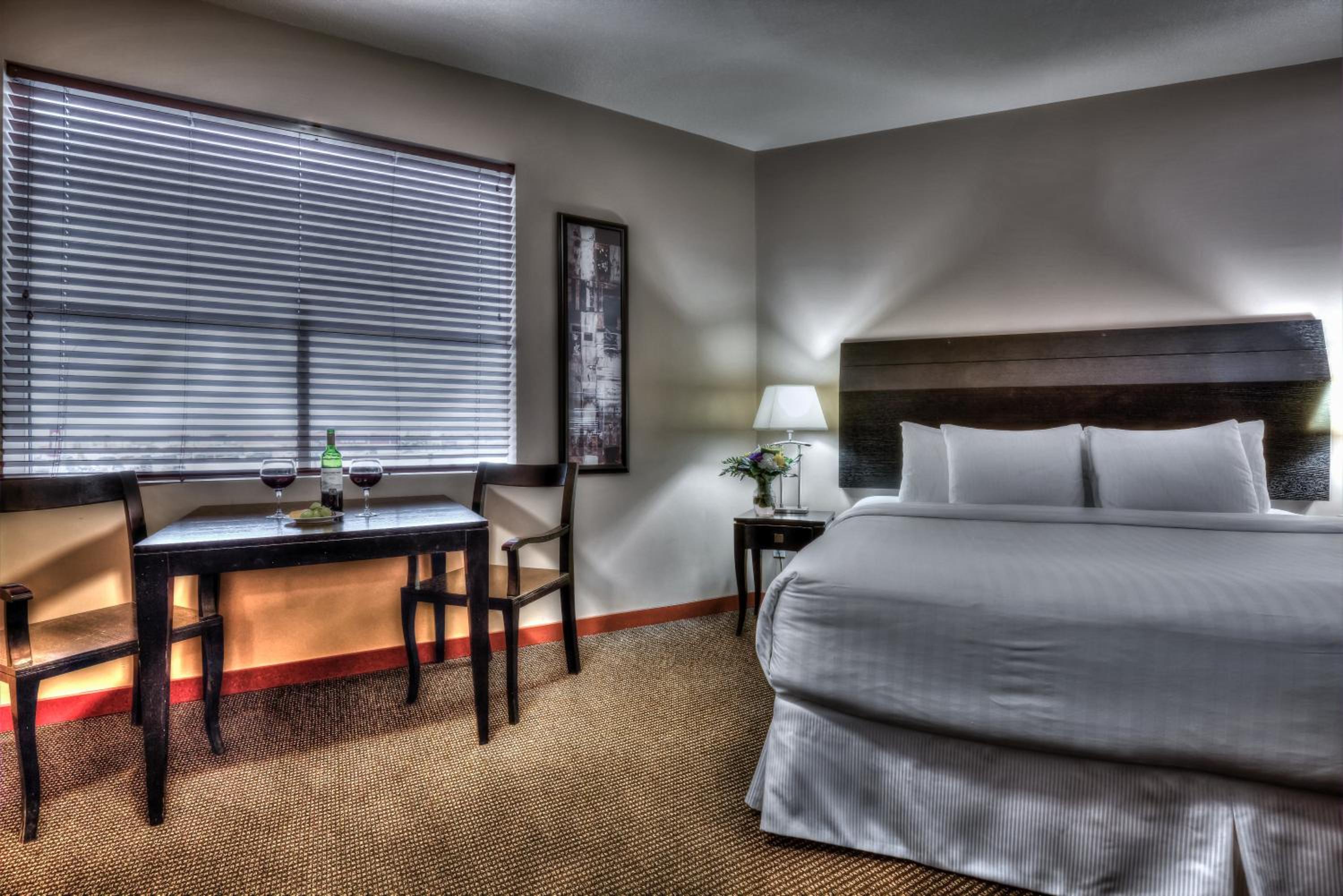 King Suite with Spa Bath - Photo 2