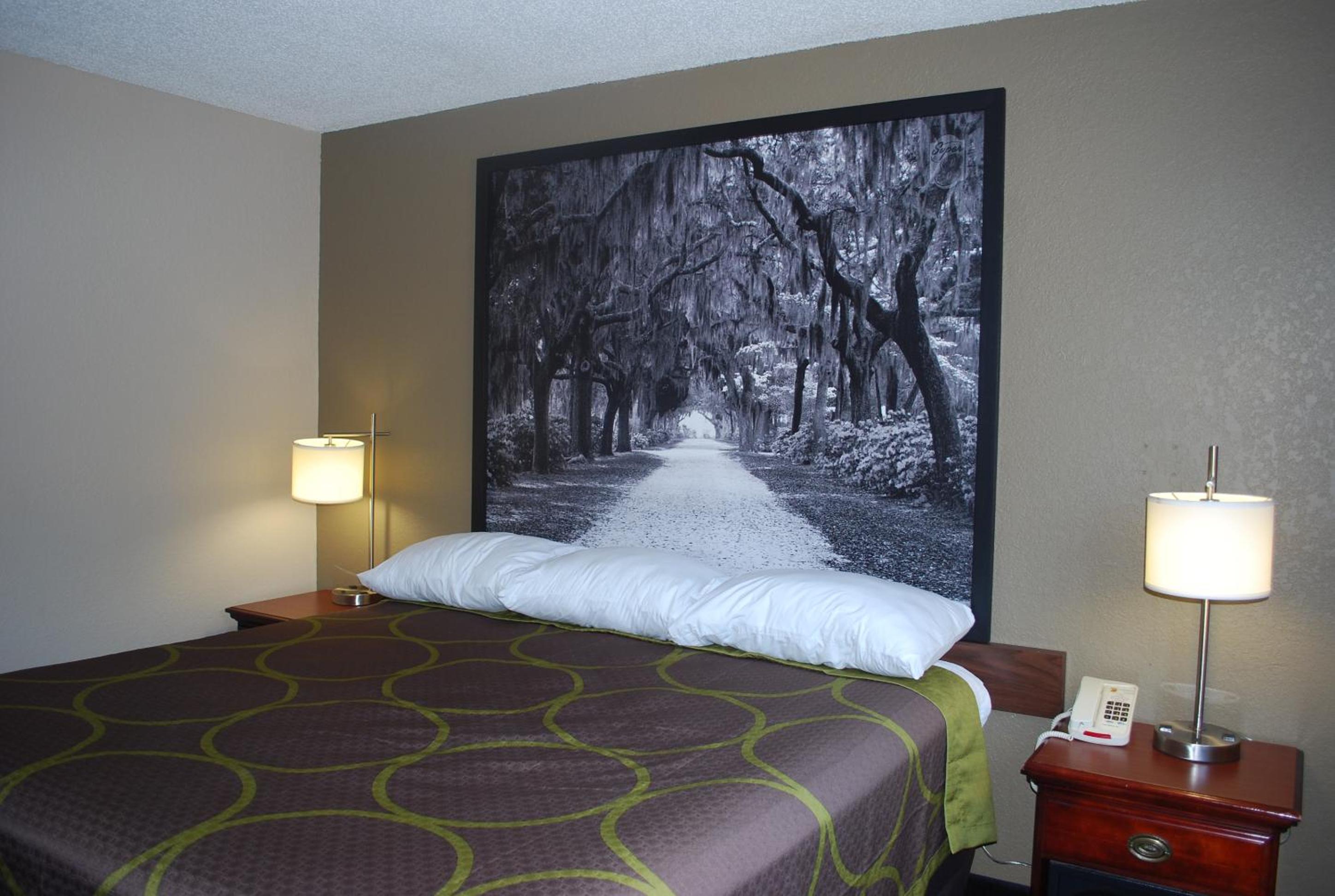 King Room - Non-Smoking - Photo 1