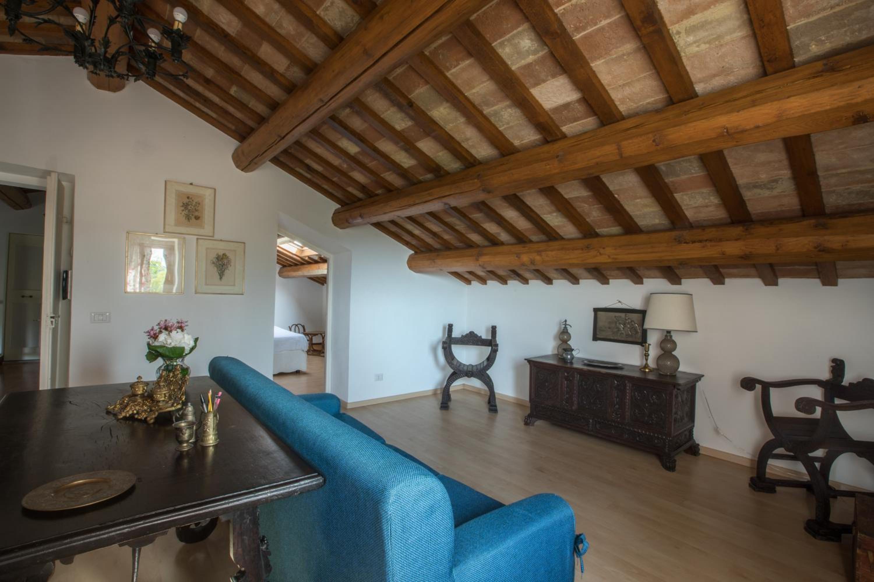 Large Double Room - Photo 7