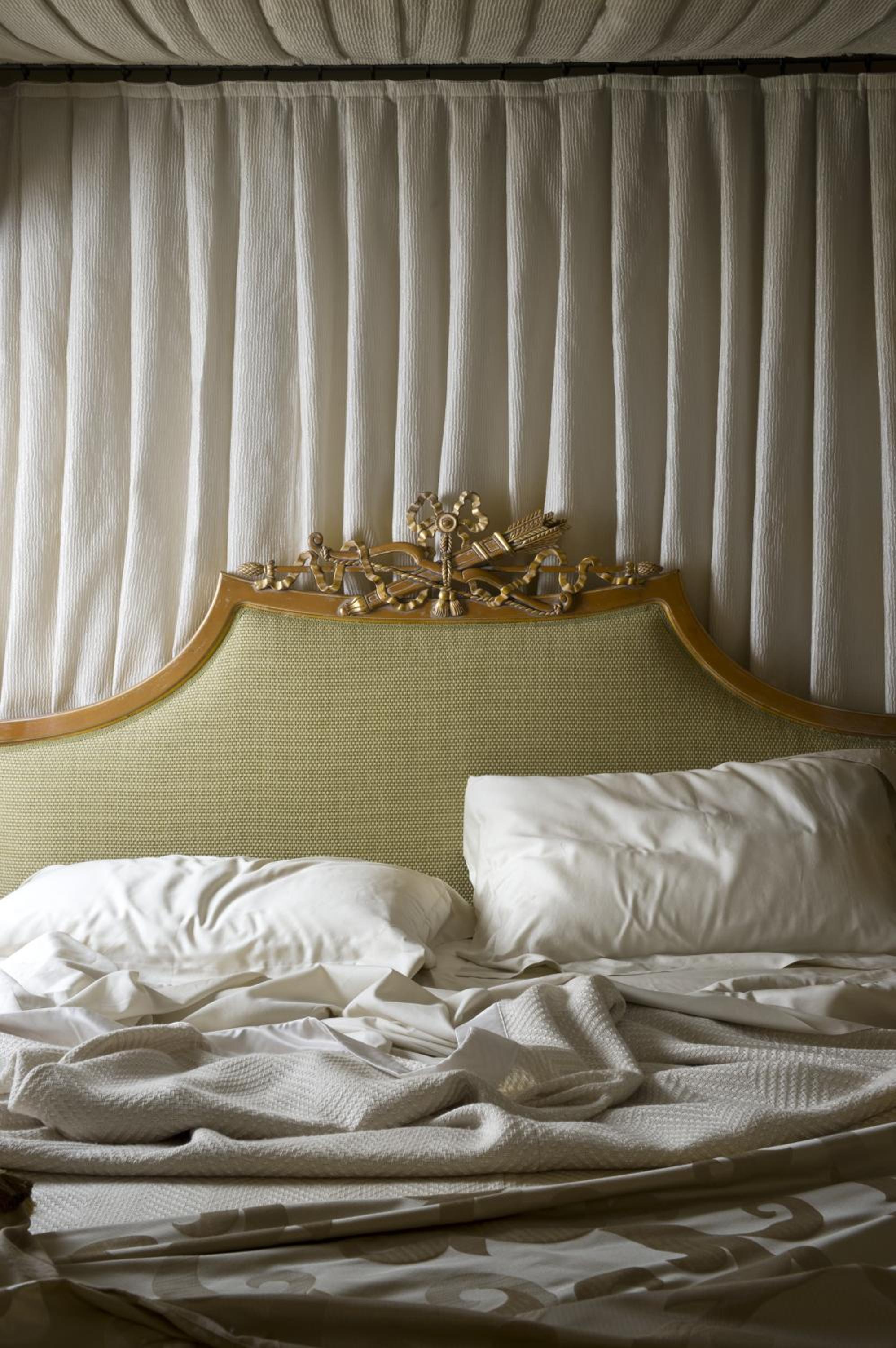 Deluxe Queen Suite photo 3