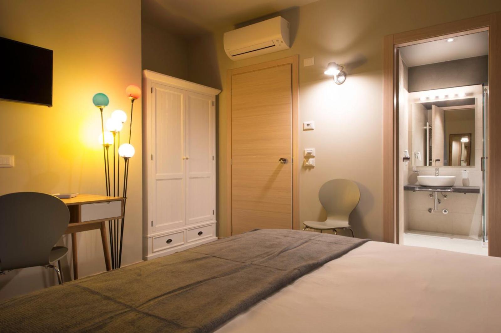 Standard Double Room - Photo 6