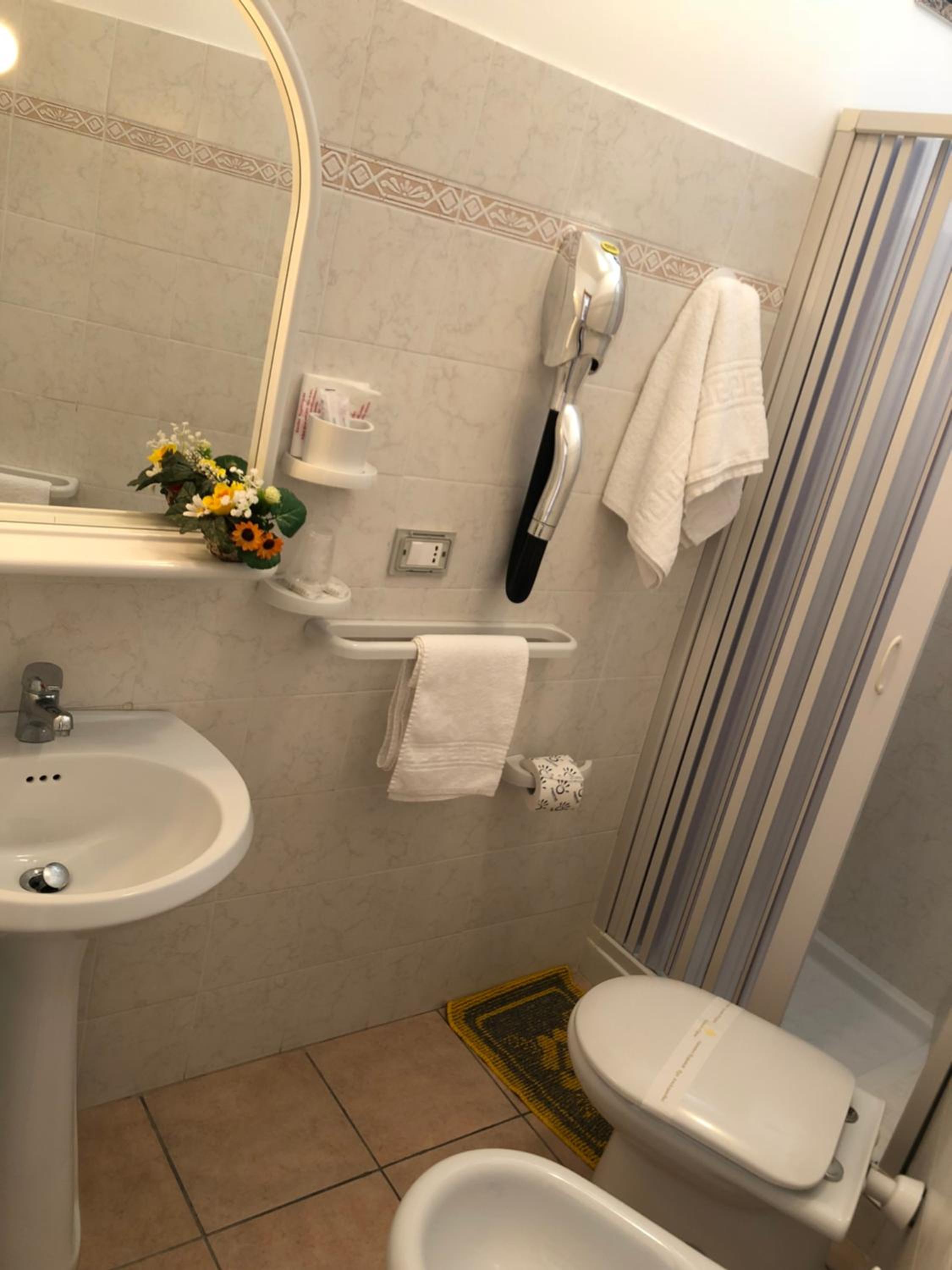 Single Room photo 3