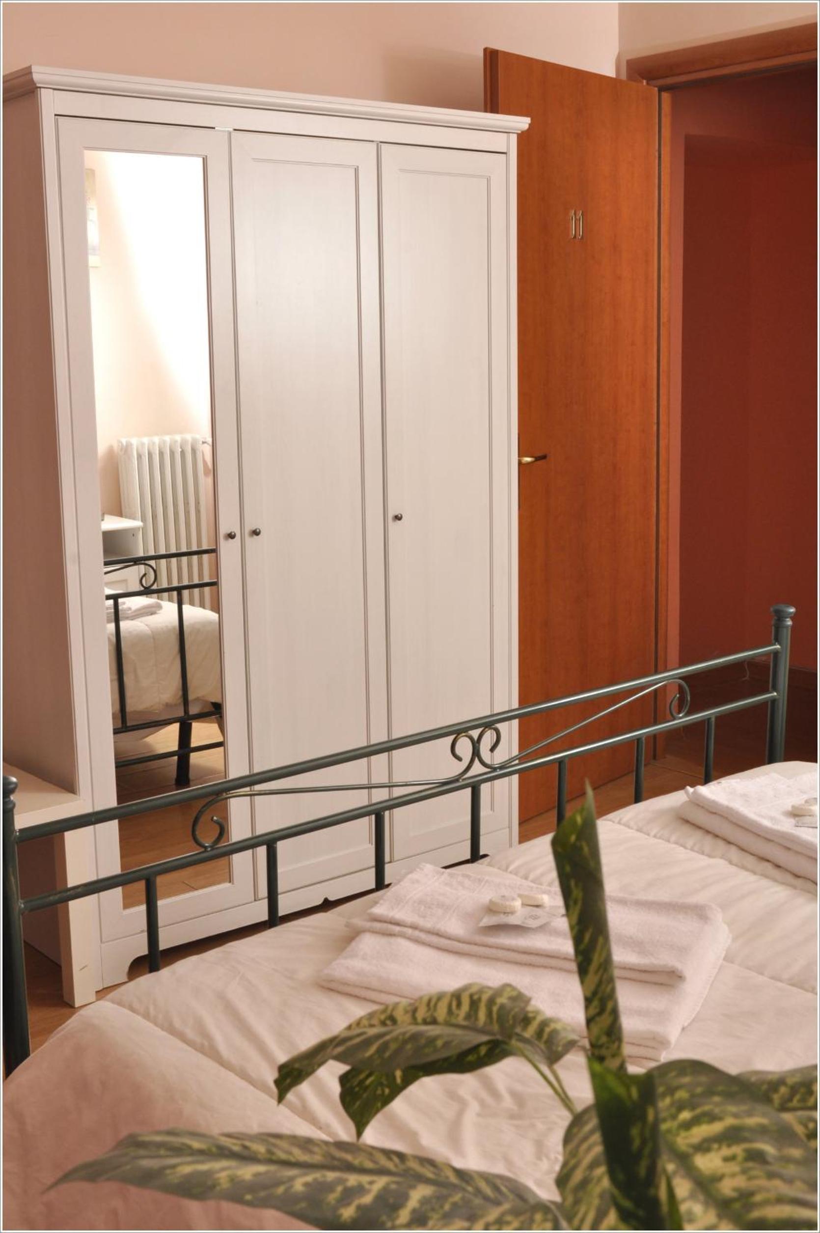 Double or Twin Room with Private Internal Bathroom photo 3