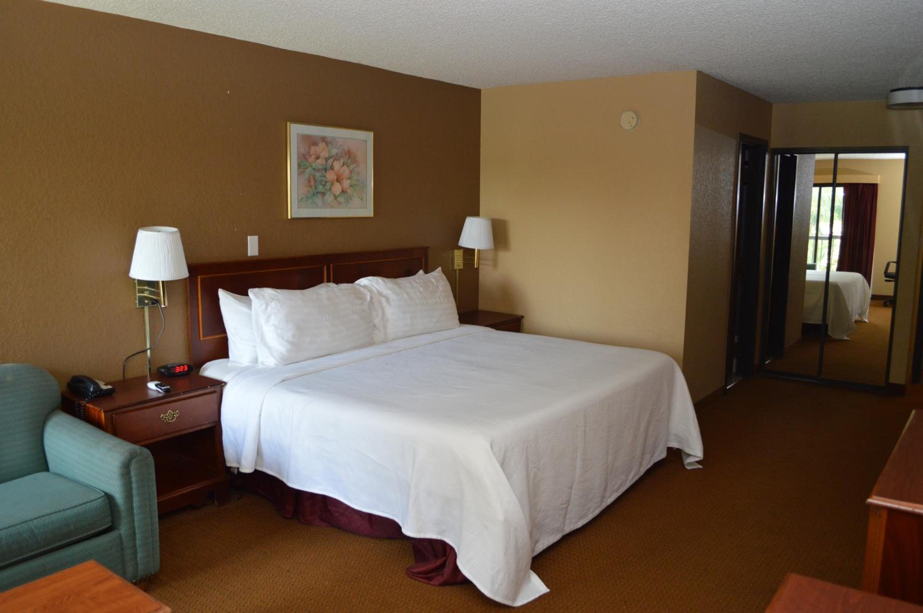 King Room with Balcony - Photo 1
