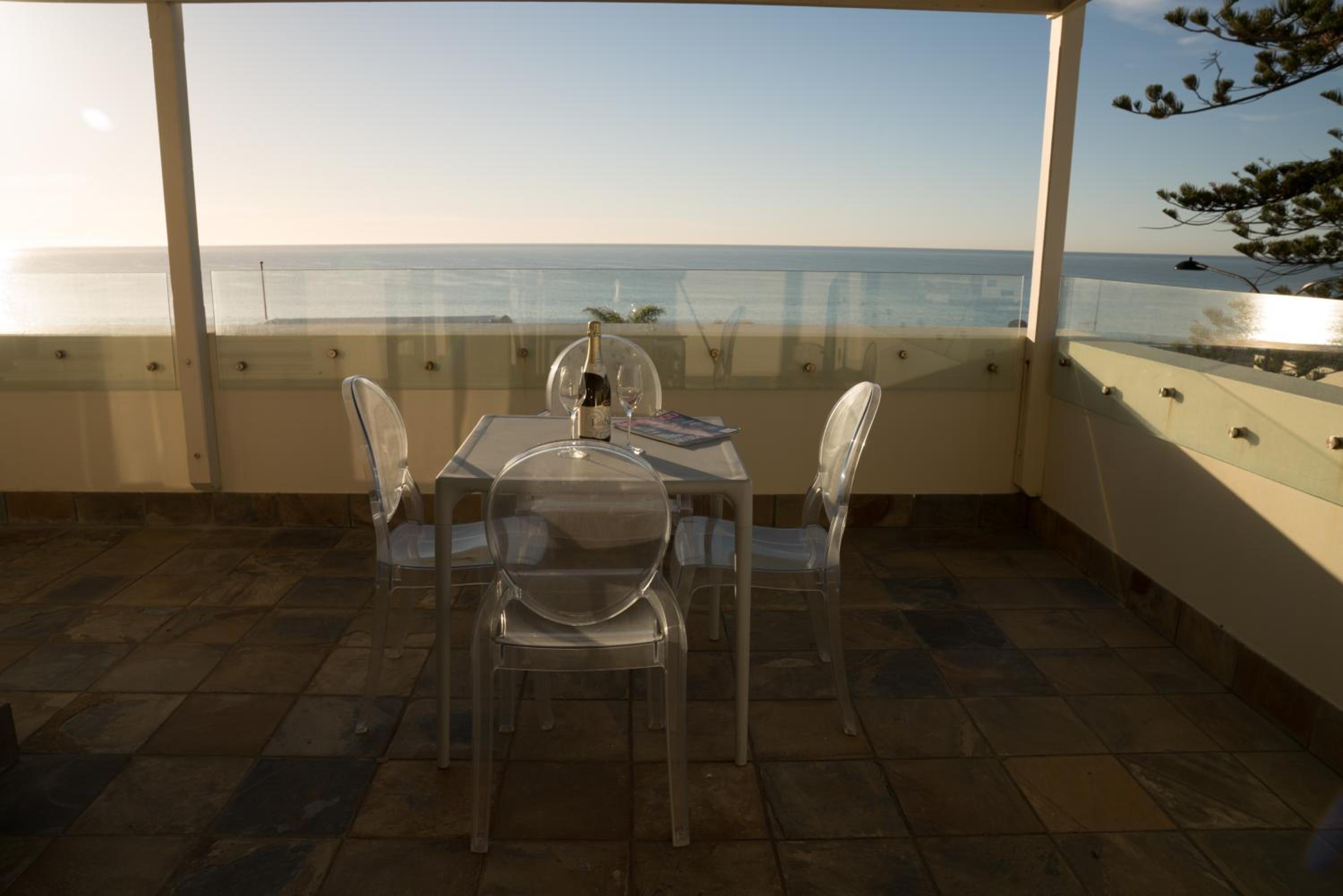 King Room with Balcony - Photo 2