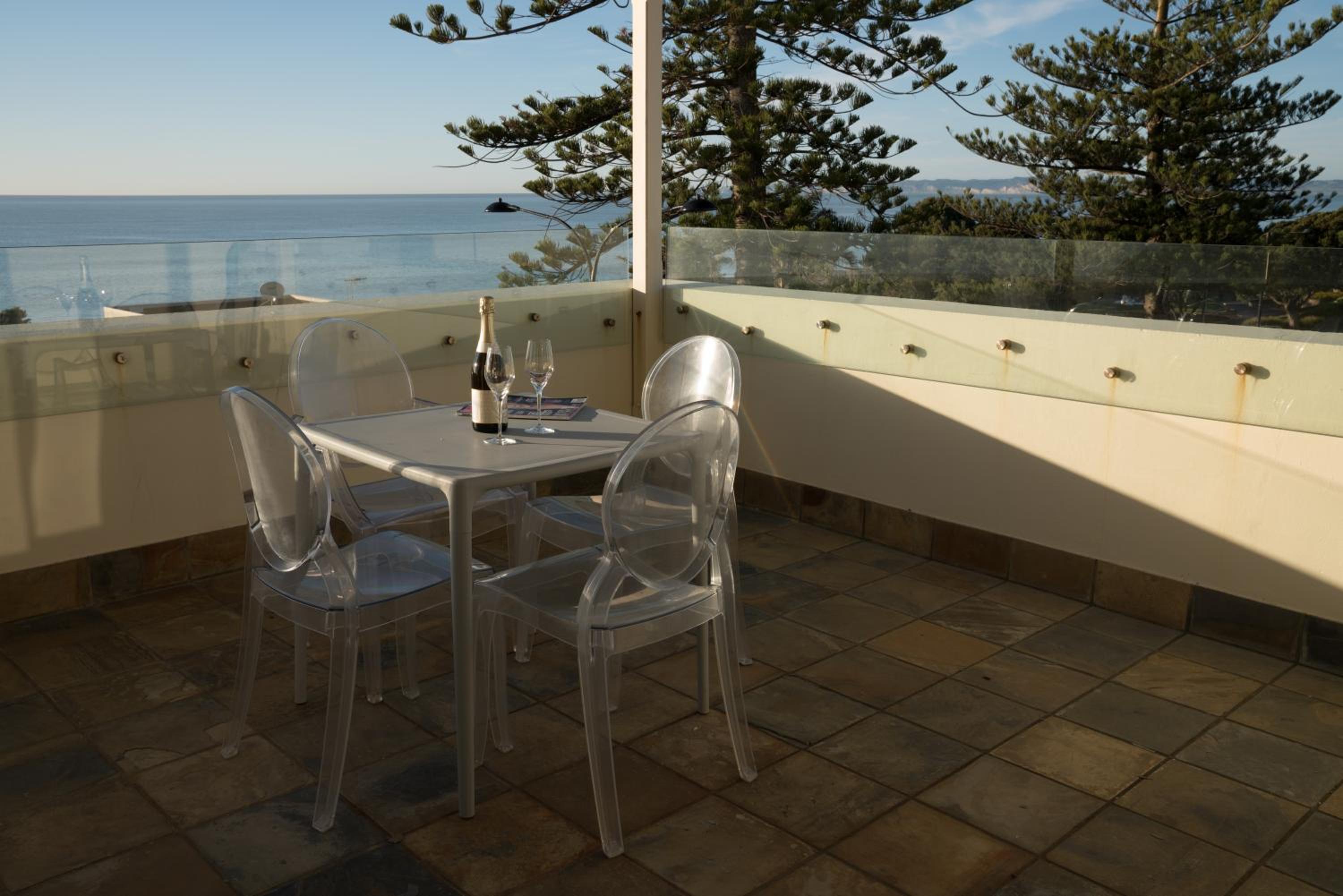 King Room with Balcony - Photo 3