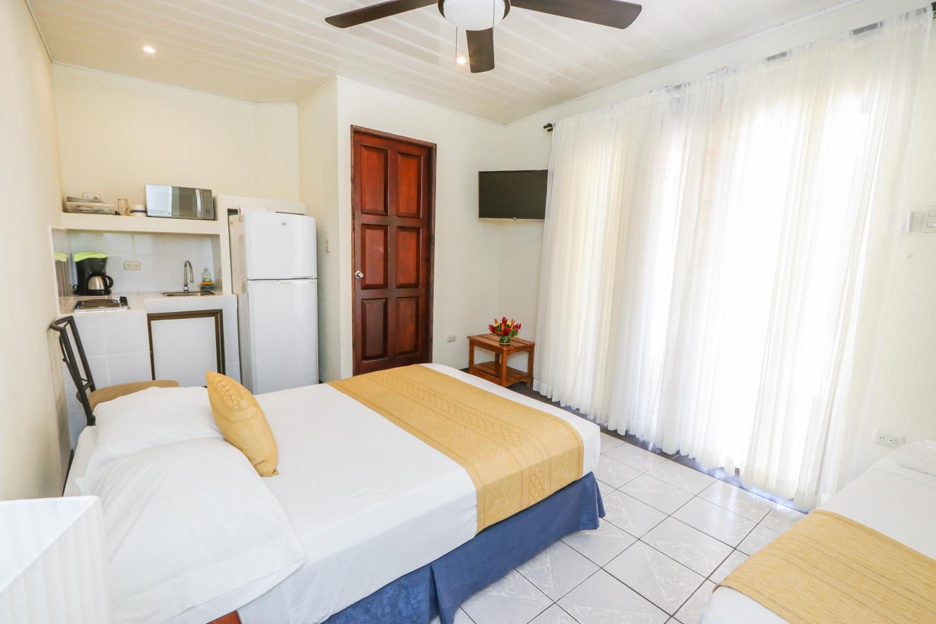Deluxe Triple Room photo 3