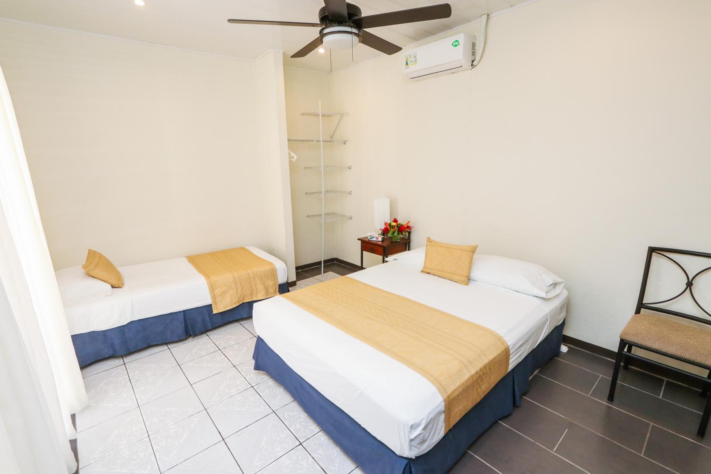 Deluxe Triple Room photo 2