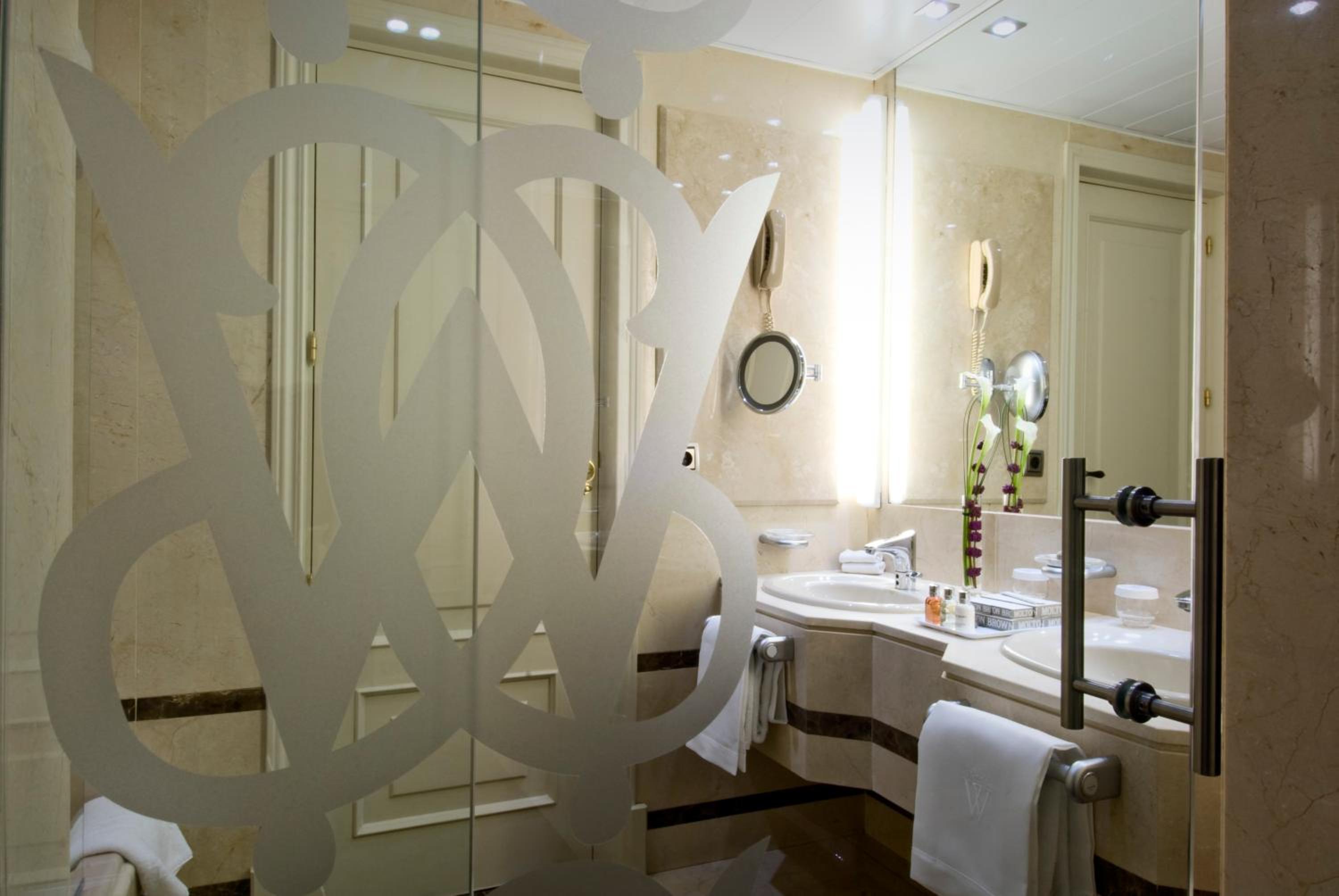 Junior Suite - The Wellington Club - Photo 5