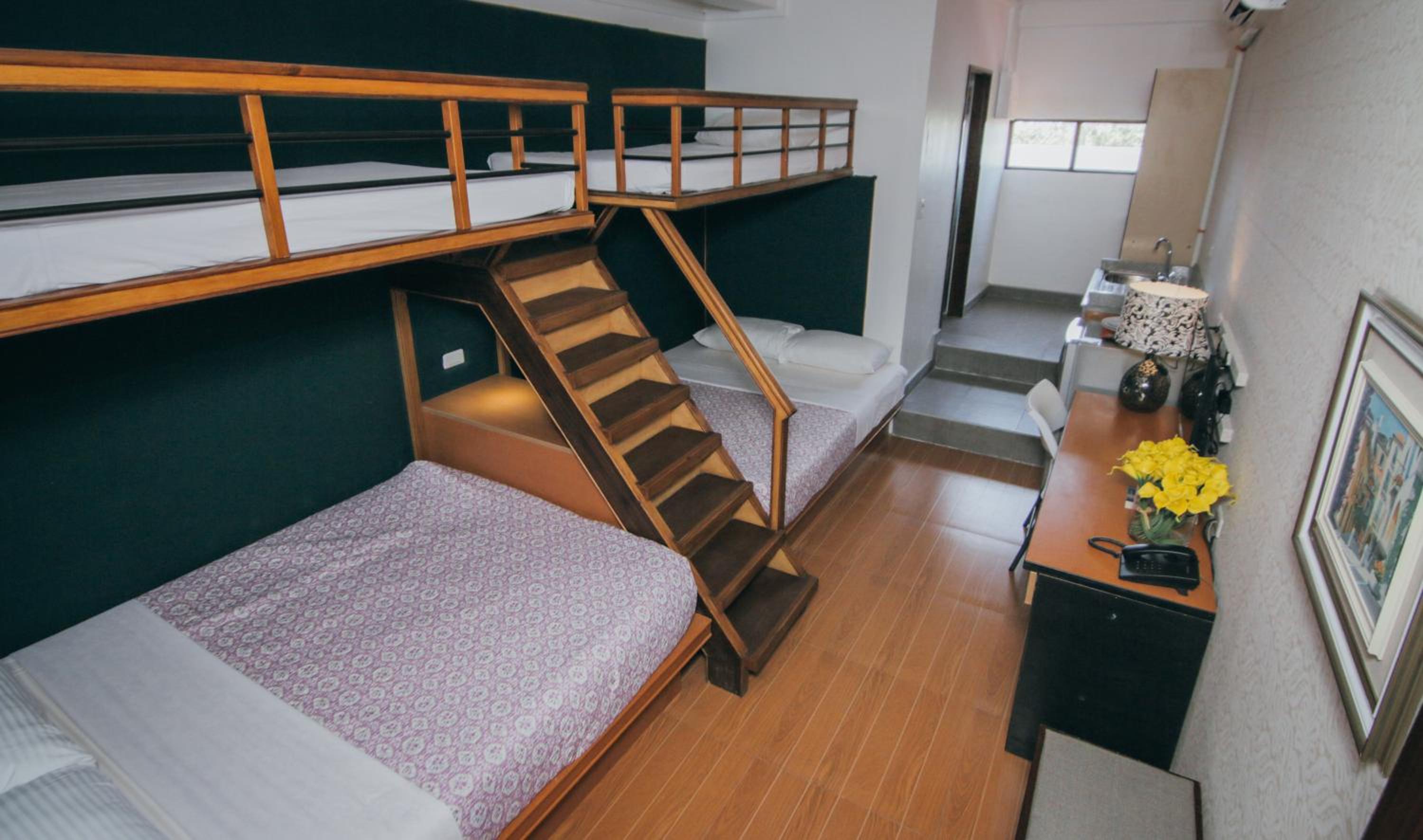 Deluxe Family Suite