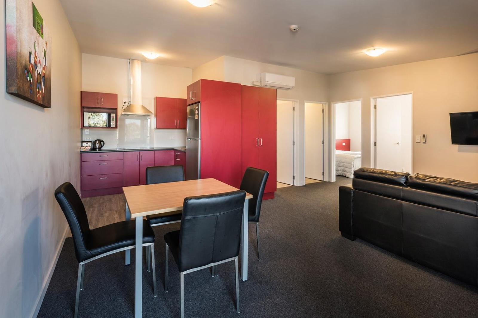 Superior Two-Bedroom Apartment thumbnail 5