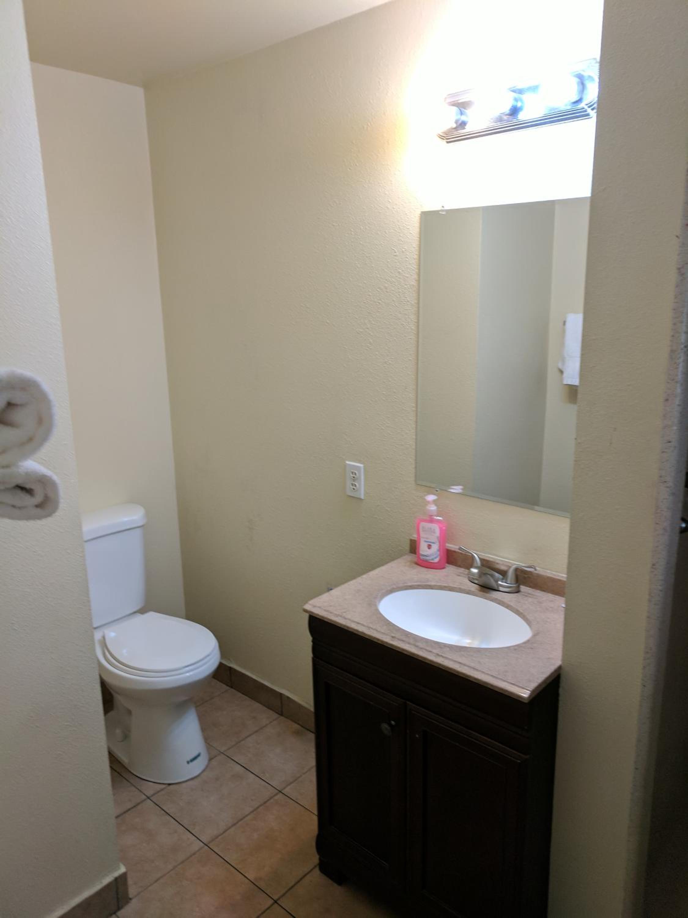 Queen Room - Photo 5
