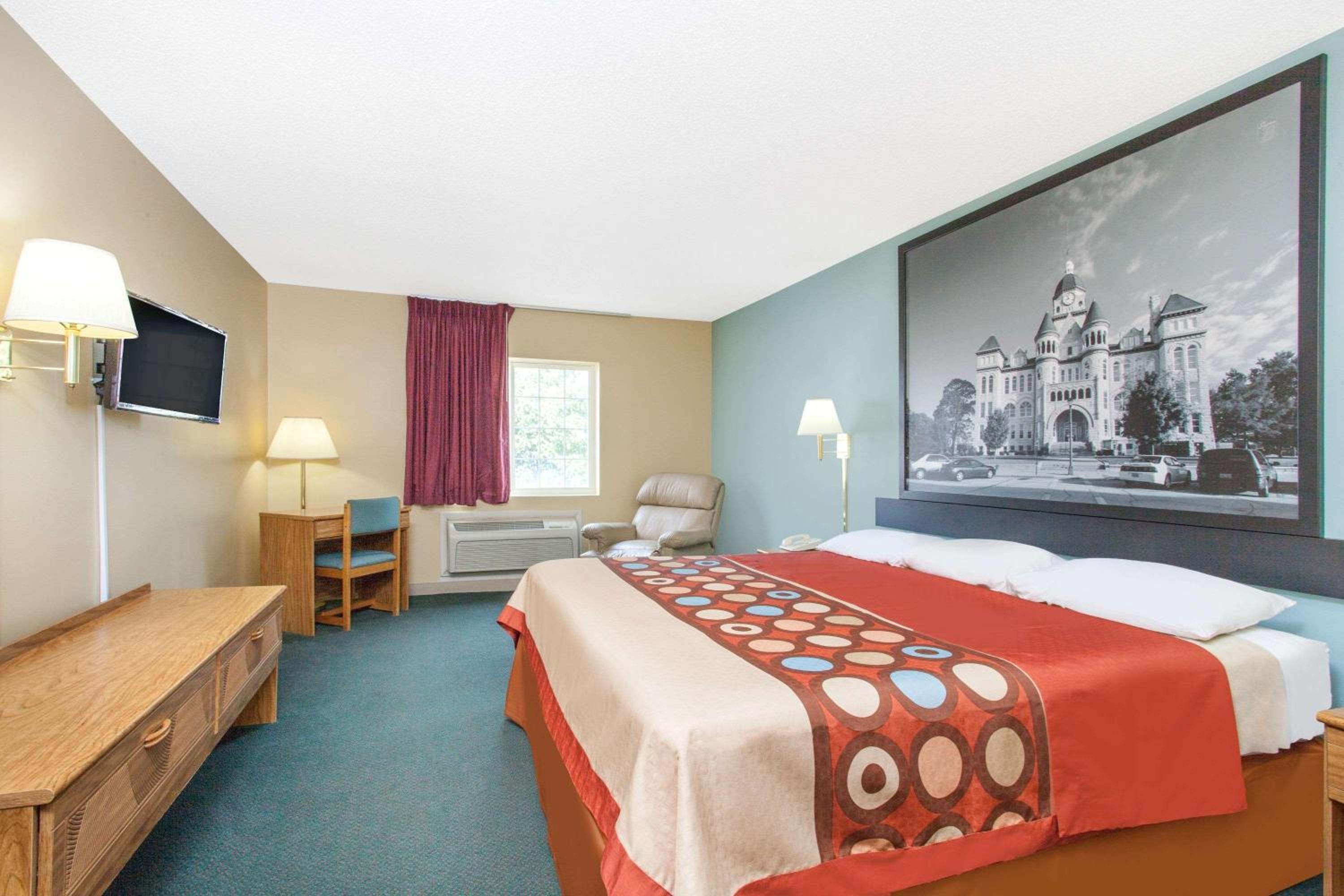 King Room - Non-Smoking - Photo 1