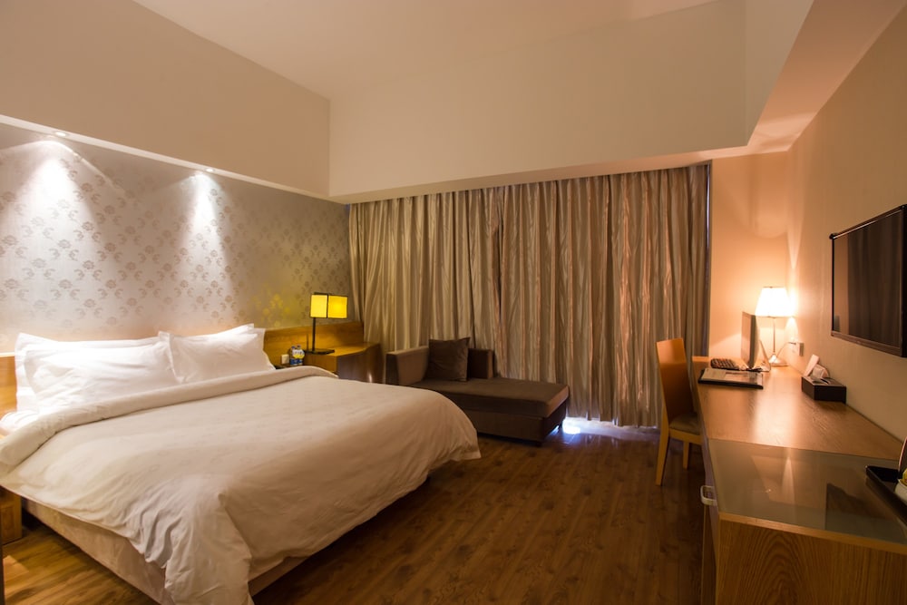 Double Room (Extreme Sassy)