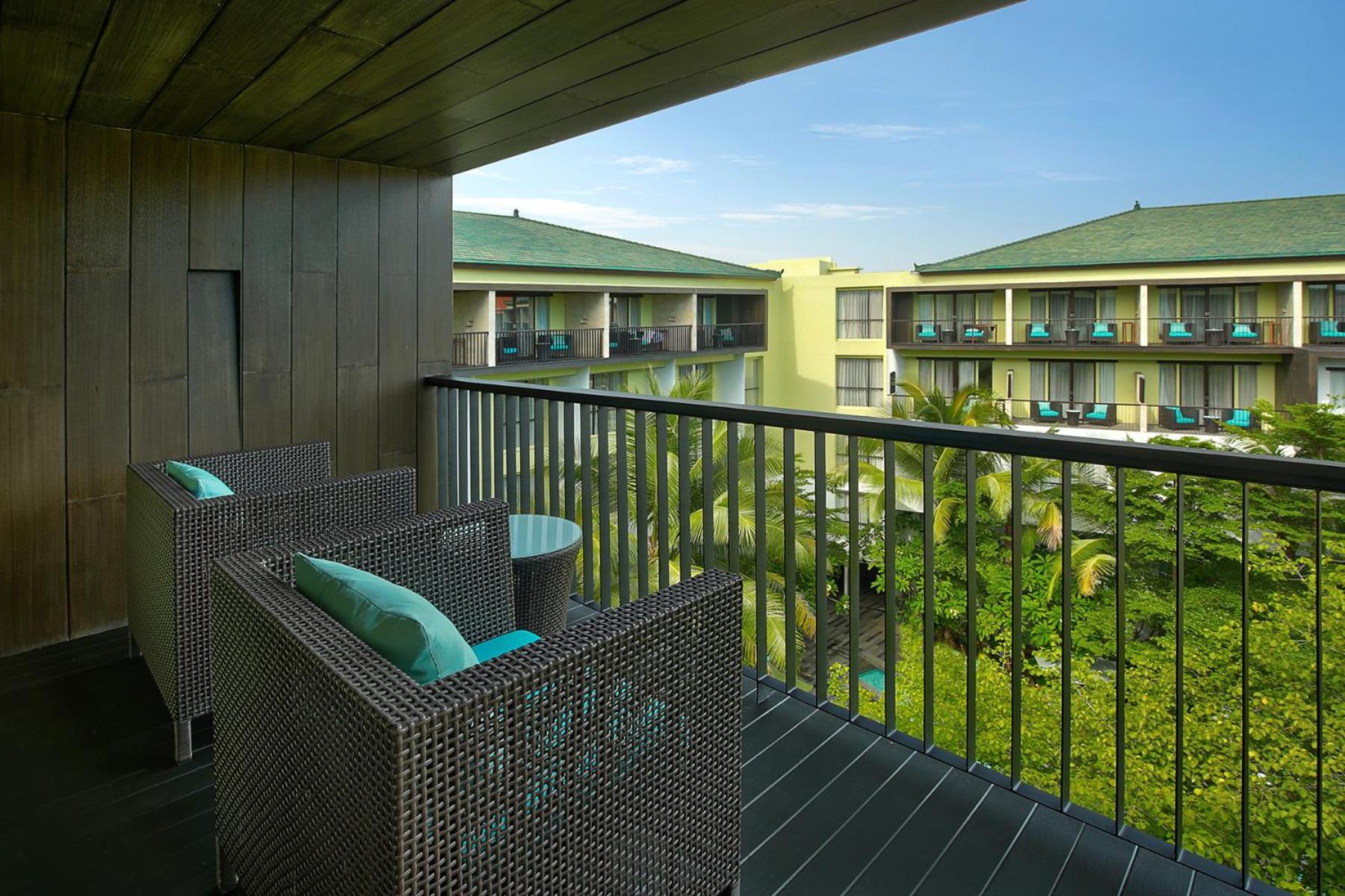 Deluxe Twin Room with Balcony photo 2