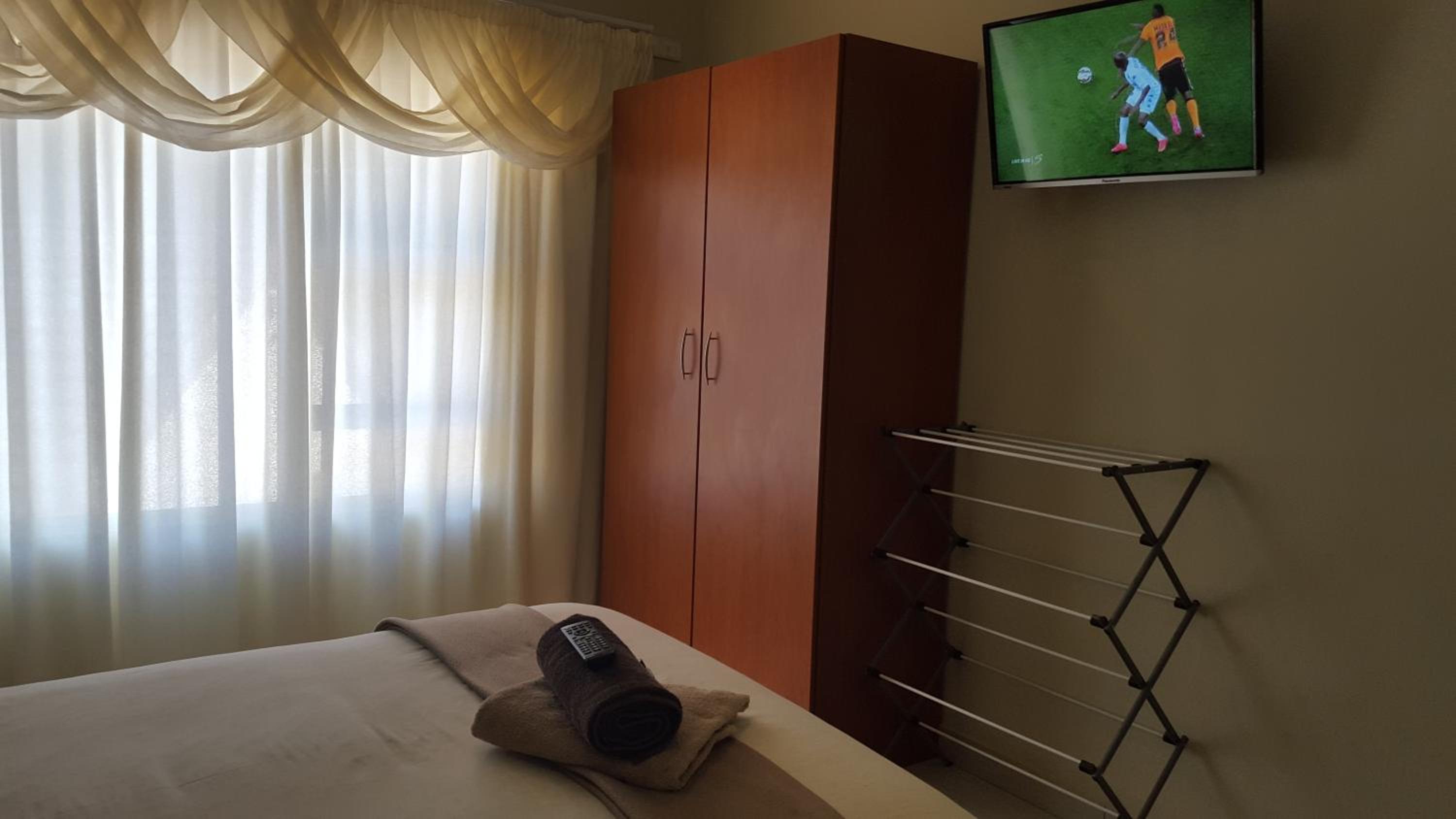 Double Room with Private Shower -12