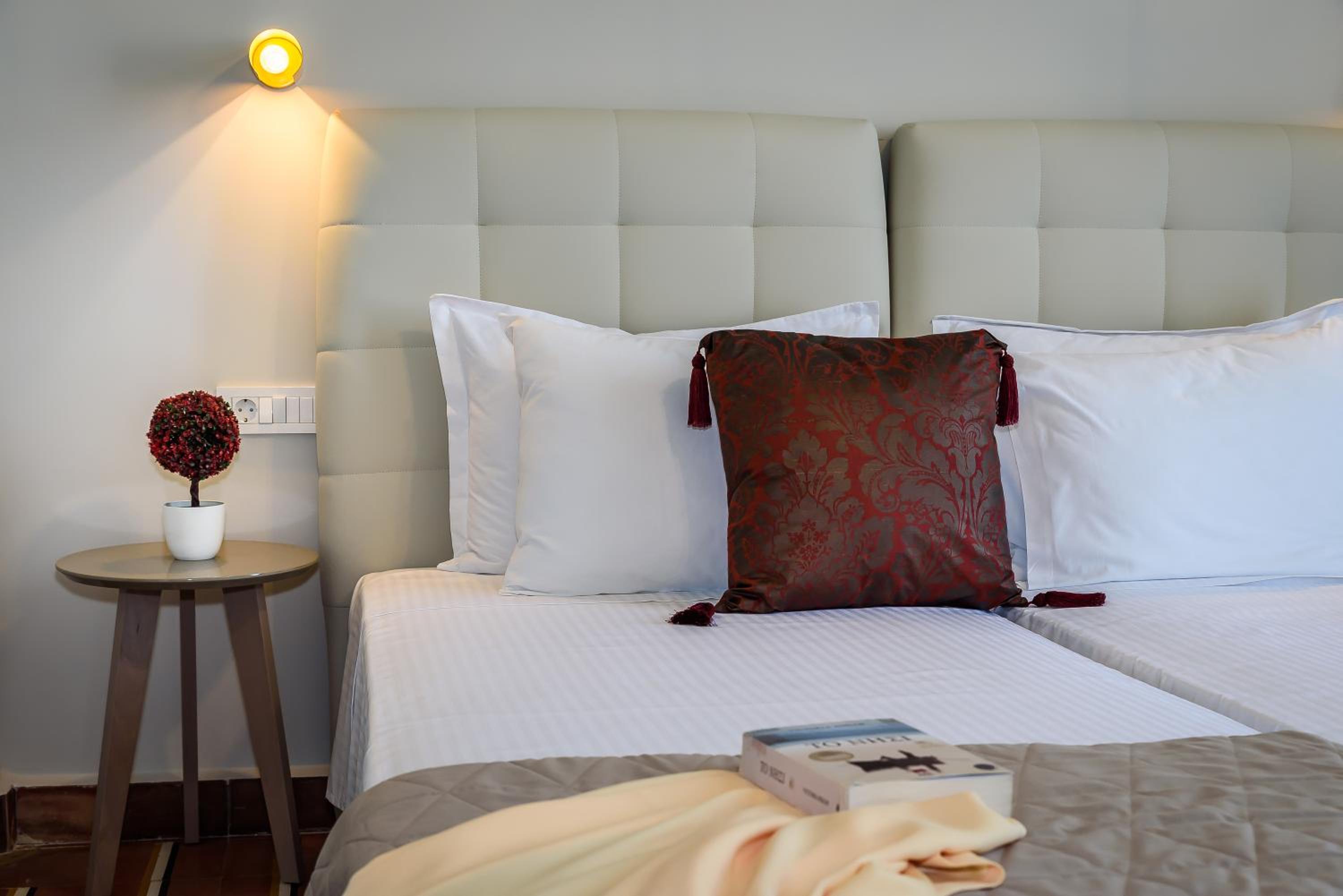 Deluxe Suite with Balcony photo 2