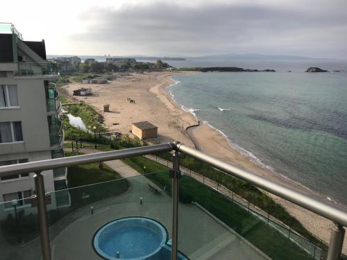 Deluxe One-Bedroom Apartment with Sea View photo 1