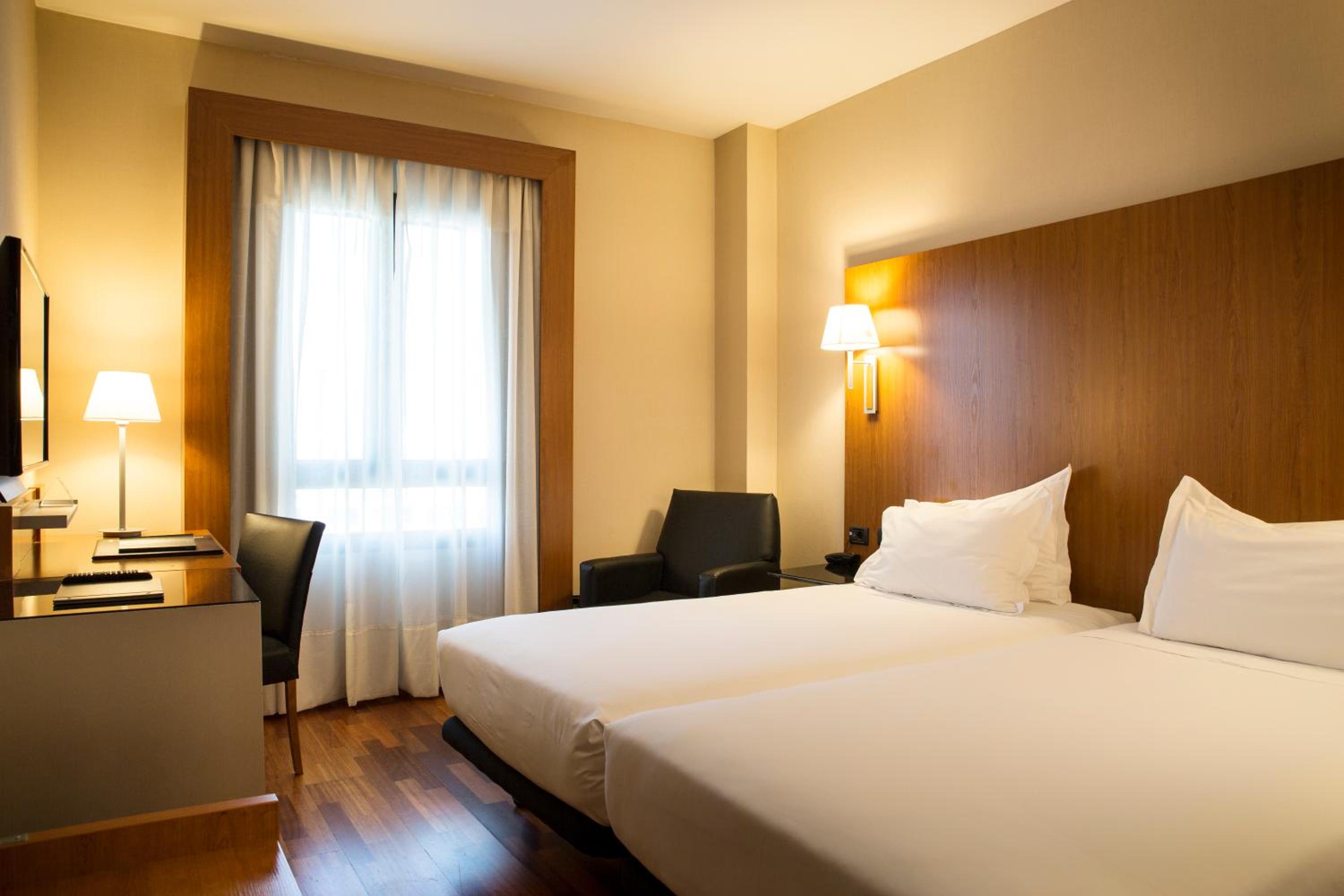 Twin Room - Photo 2