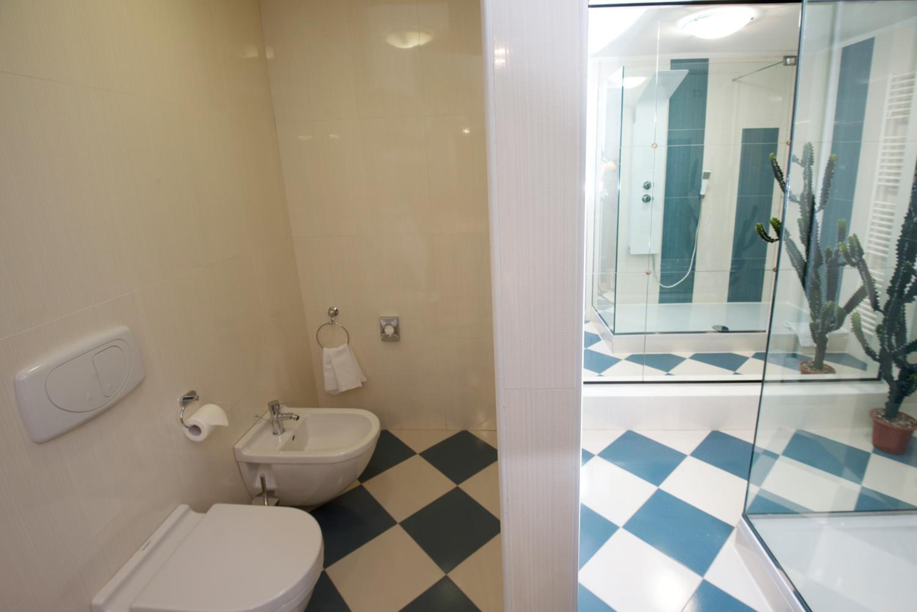 Standard Double Room - Photo 8